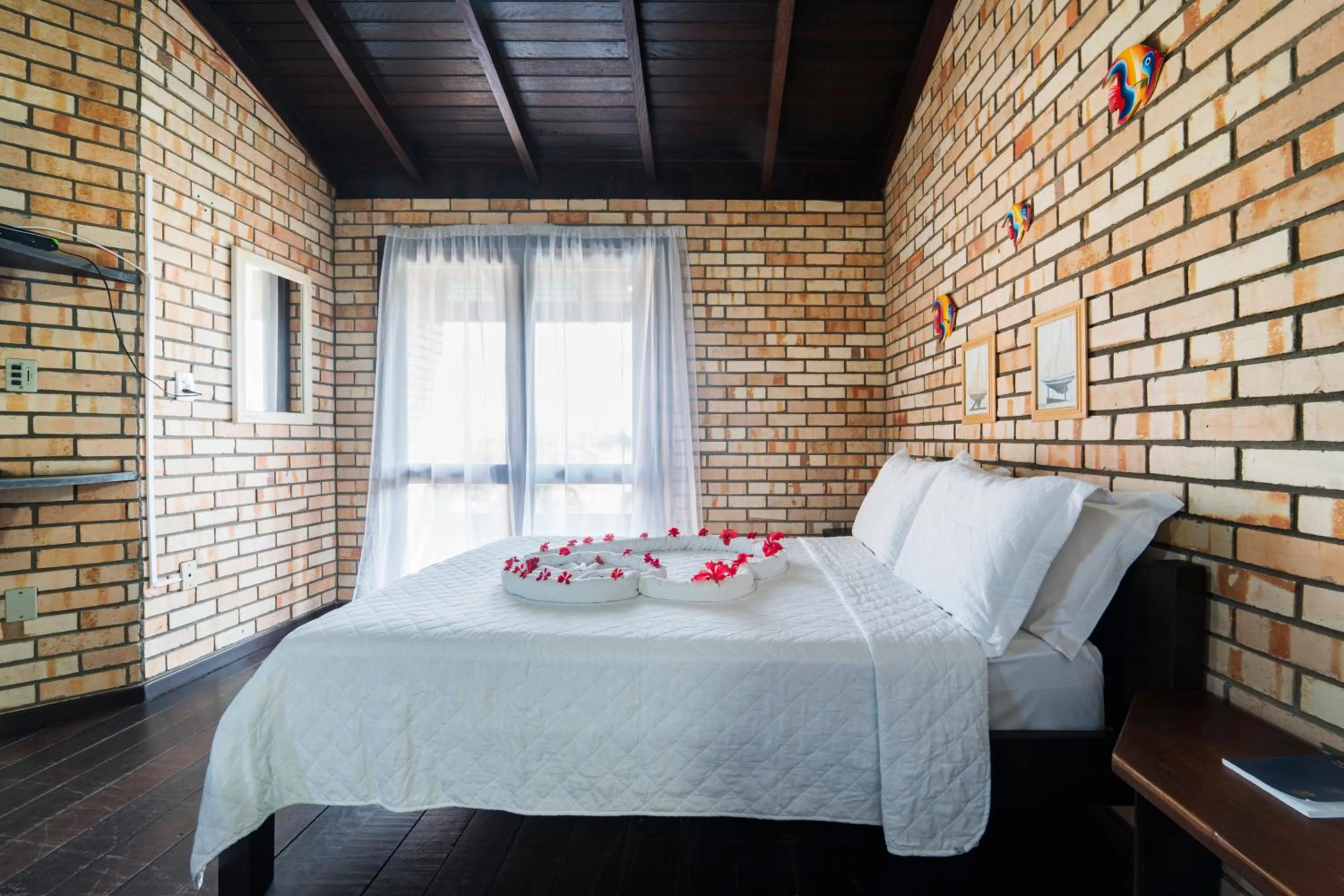 Photo of the whole room, Bed in Pousada Albacora