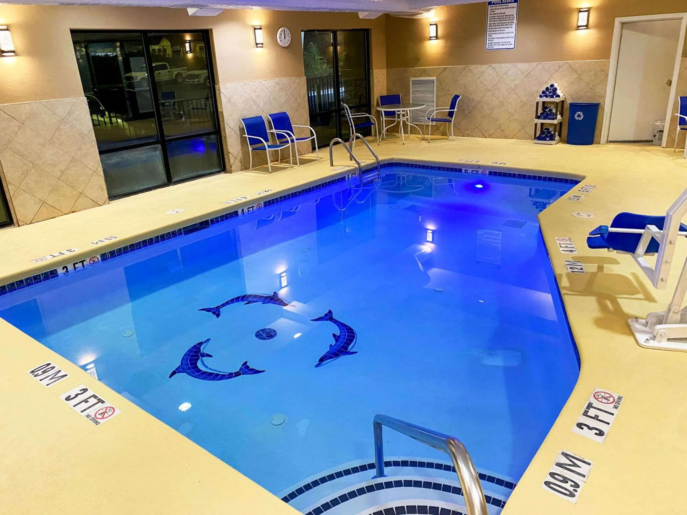 Swimming pool in Comfort Suites Kings Bay Naval Base Area