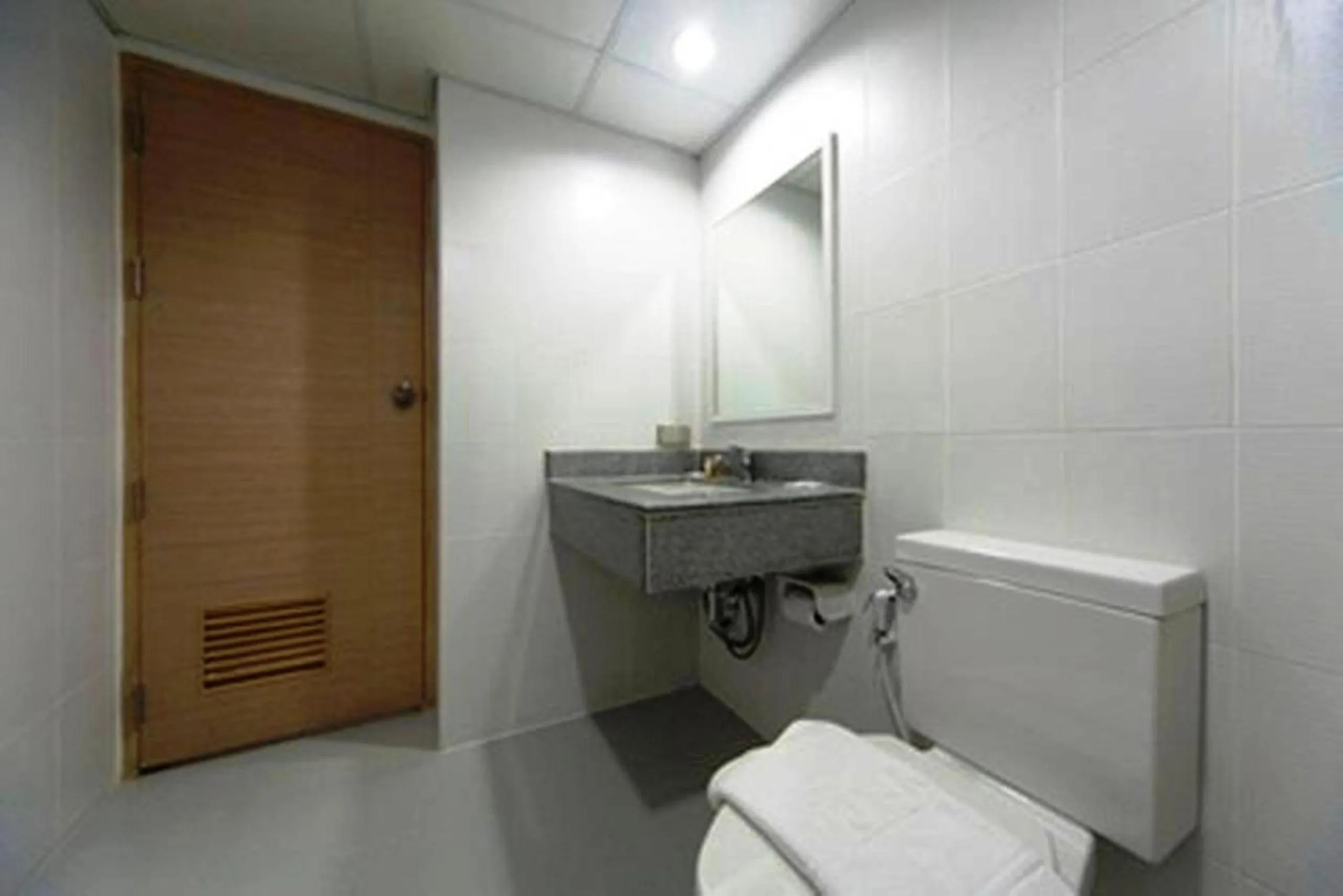 Toilet in Gateway Hotel Pratunam