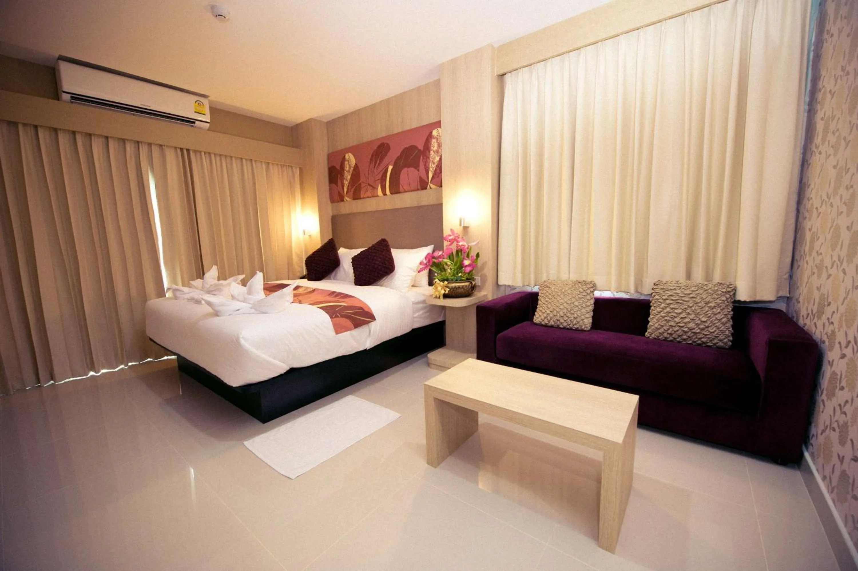 Photo of the whole room, Bed in Best Western Royal Buriram