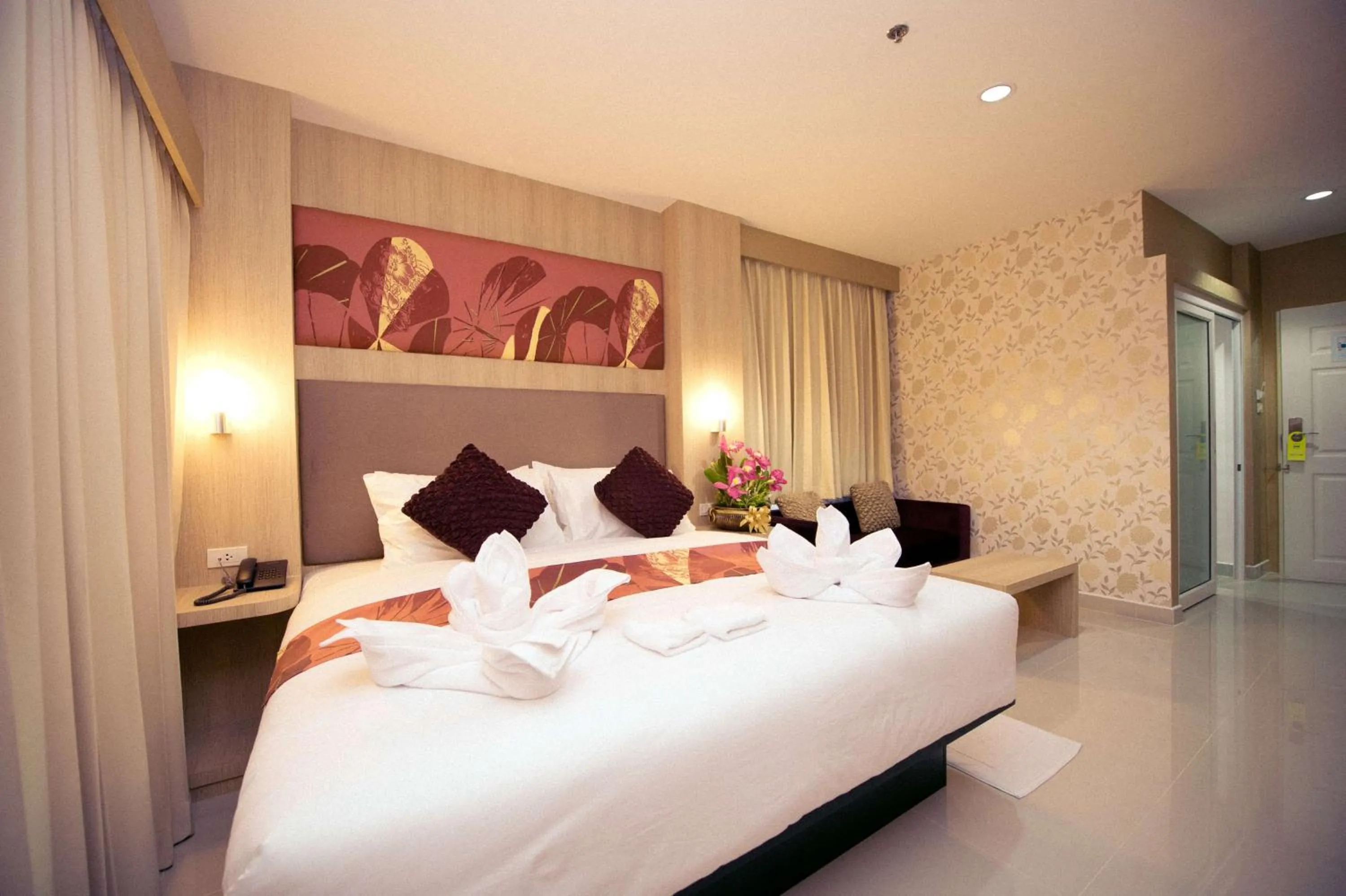 Photo of the whole room, Bed in Best Western Royal Buriram