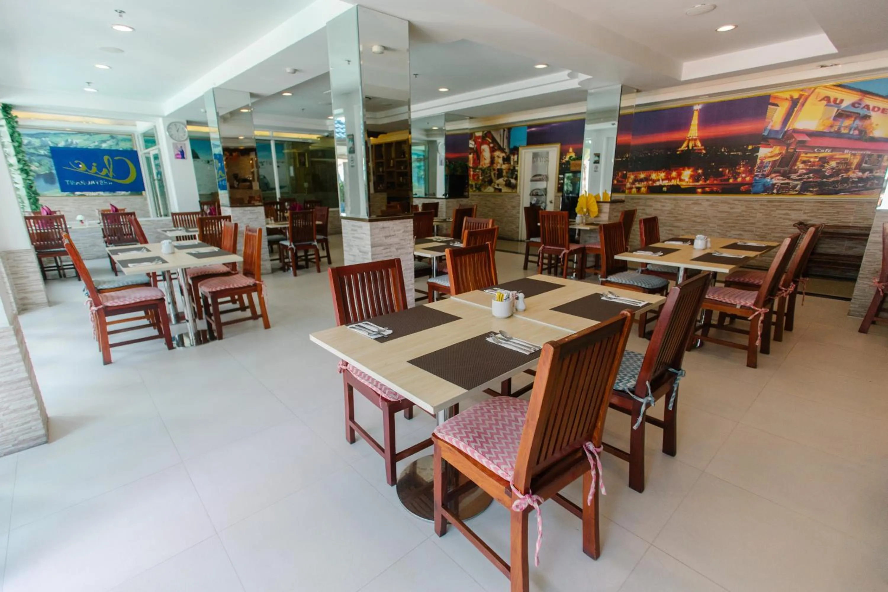 Restaurant/places to eat in Best Western Royal Buriram