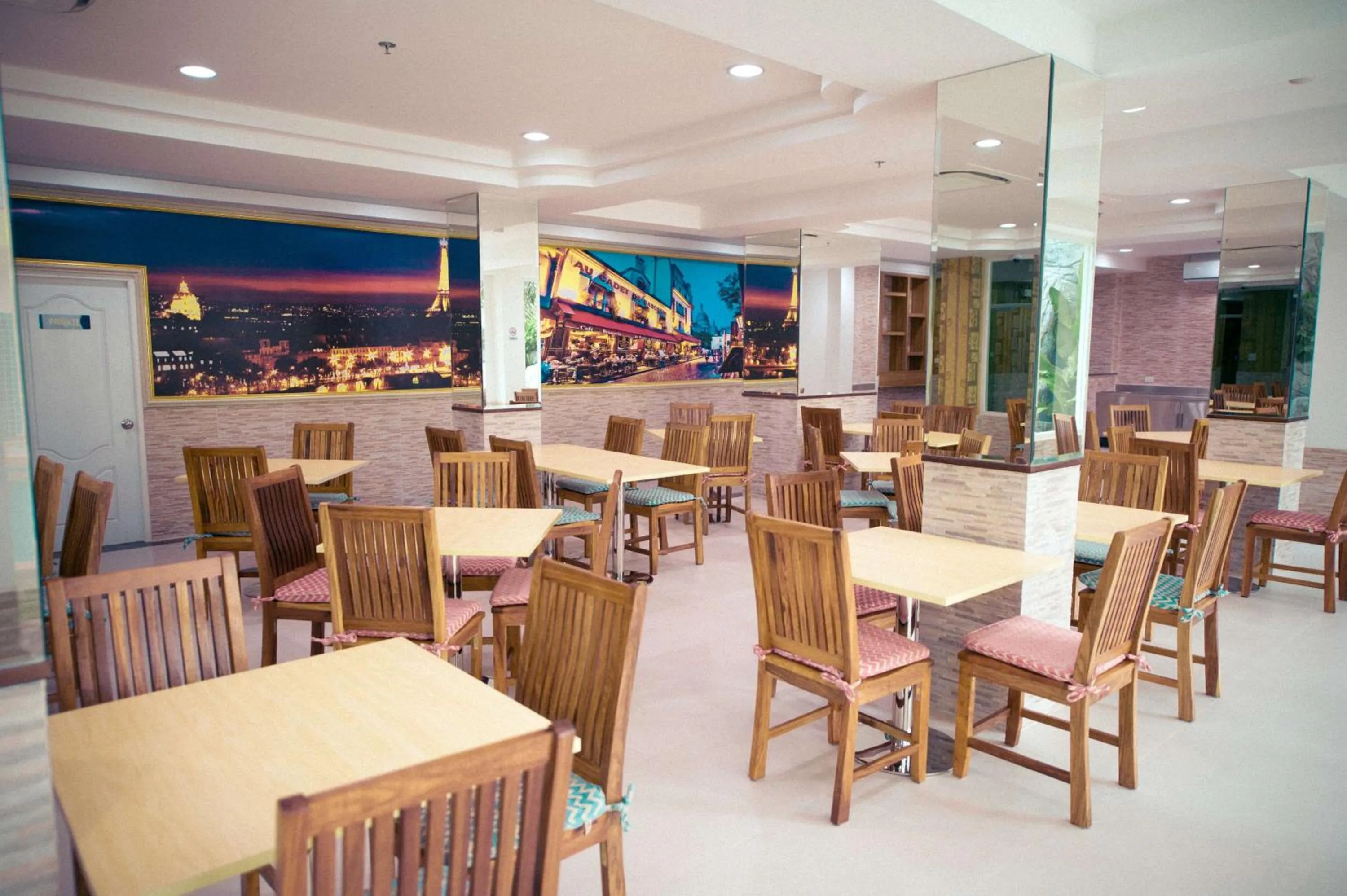 Restaurant/places to eat in Best Western Royal Buriram