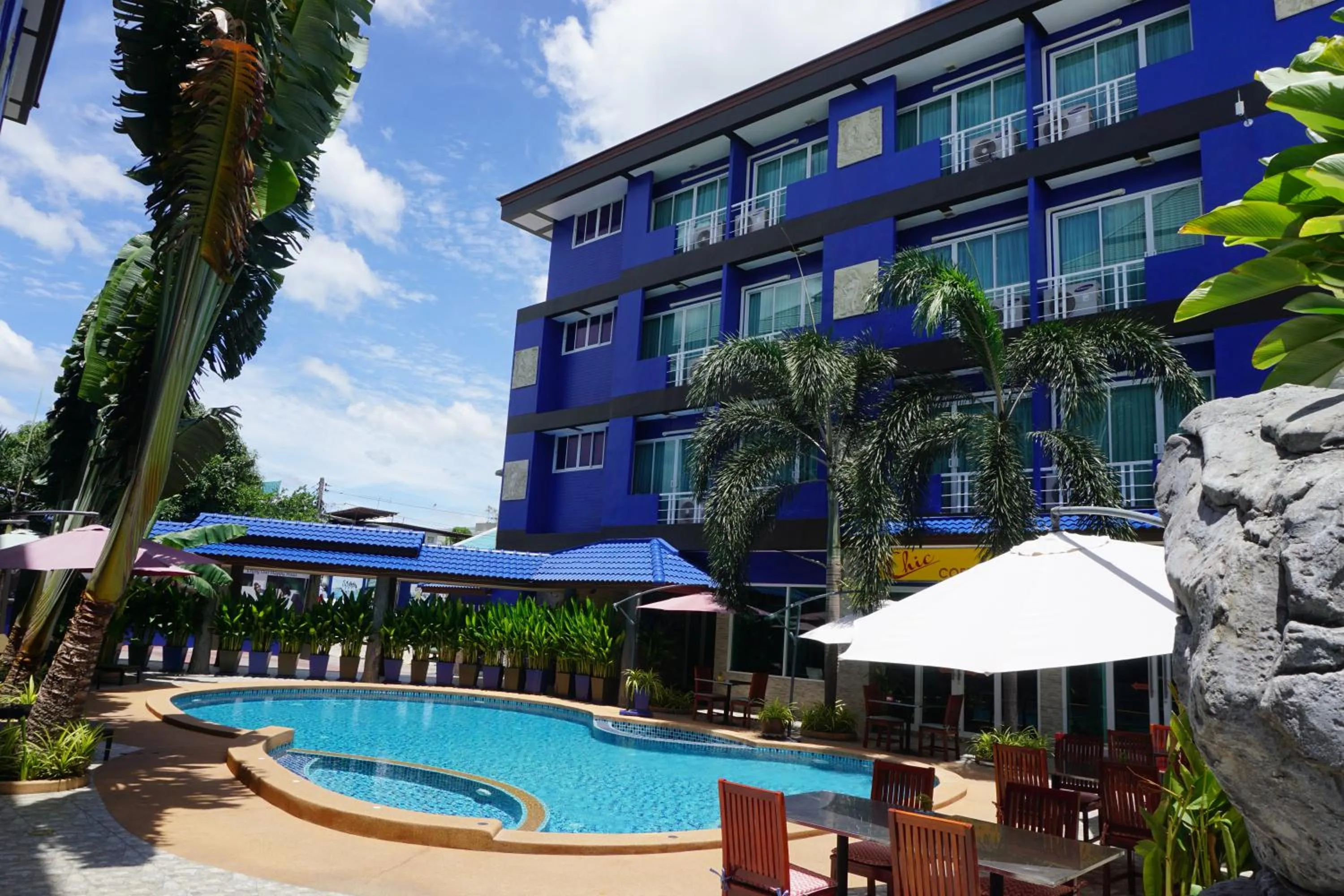 Swimming pool in Best Western Royal Buriram