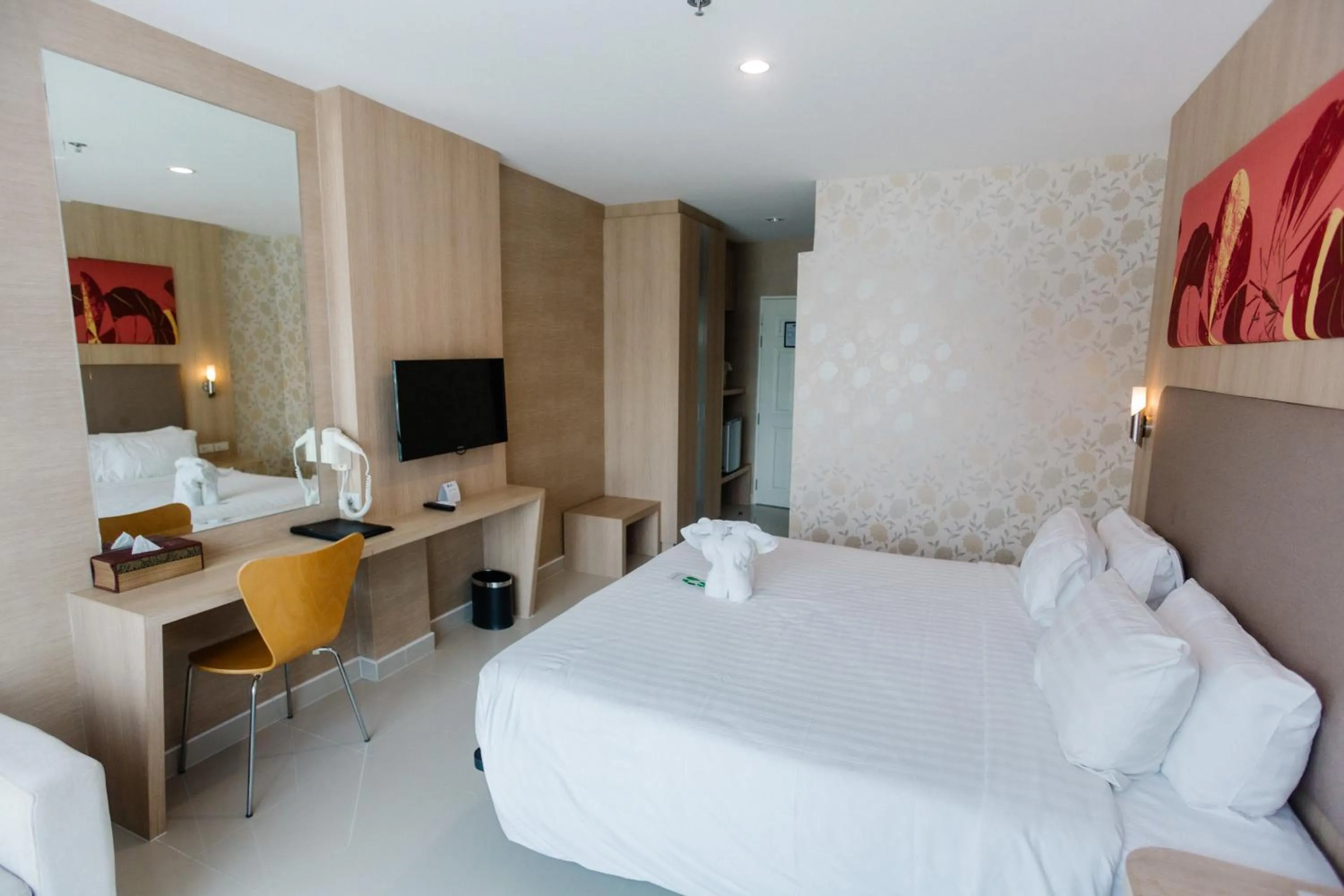 Photo of the whole room, Bed in Best Western Royal Buriram