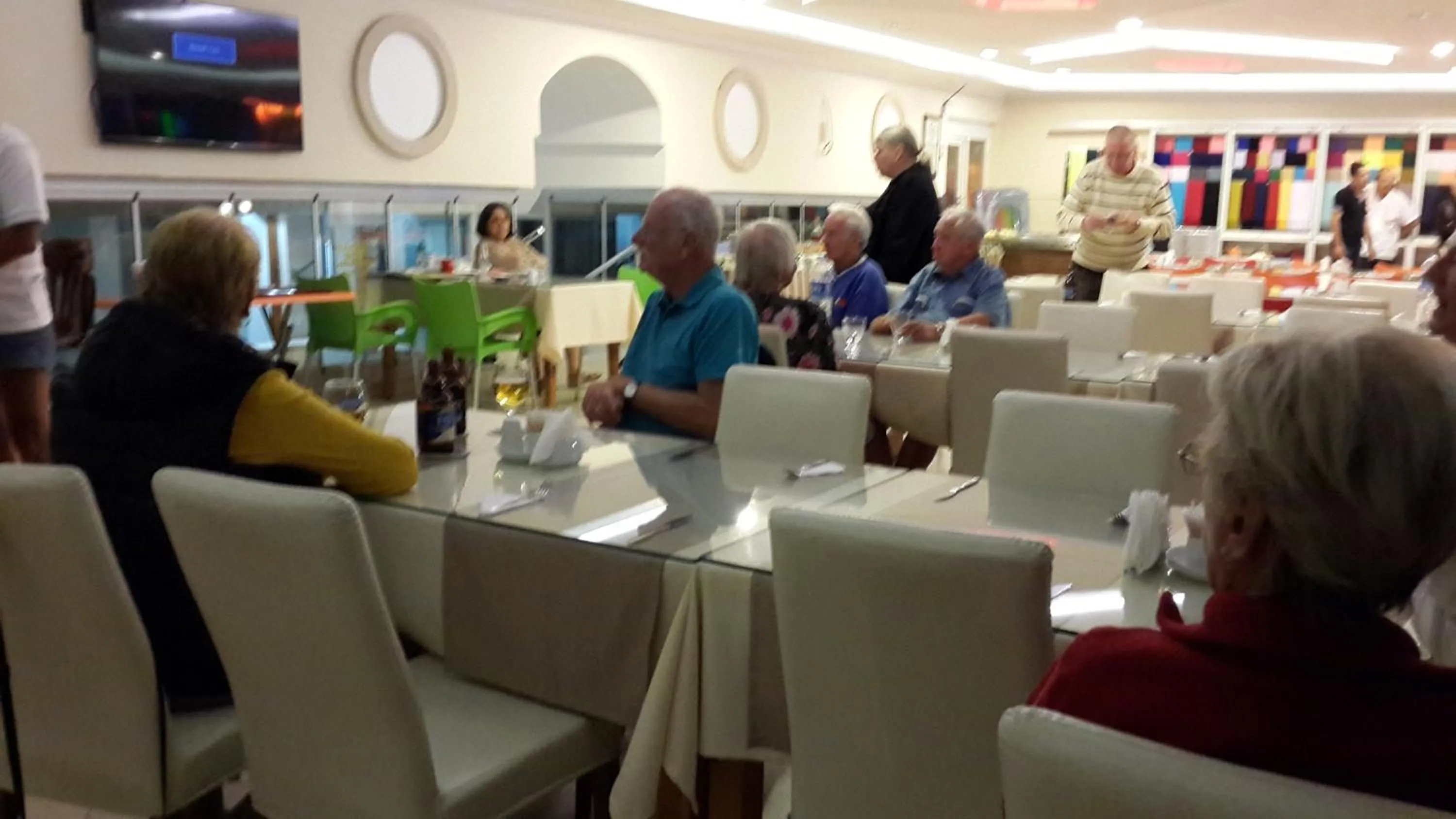 Restaurant/places to eat in Hotel Berlin