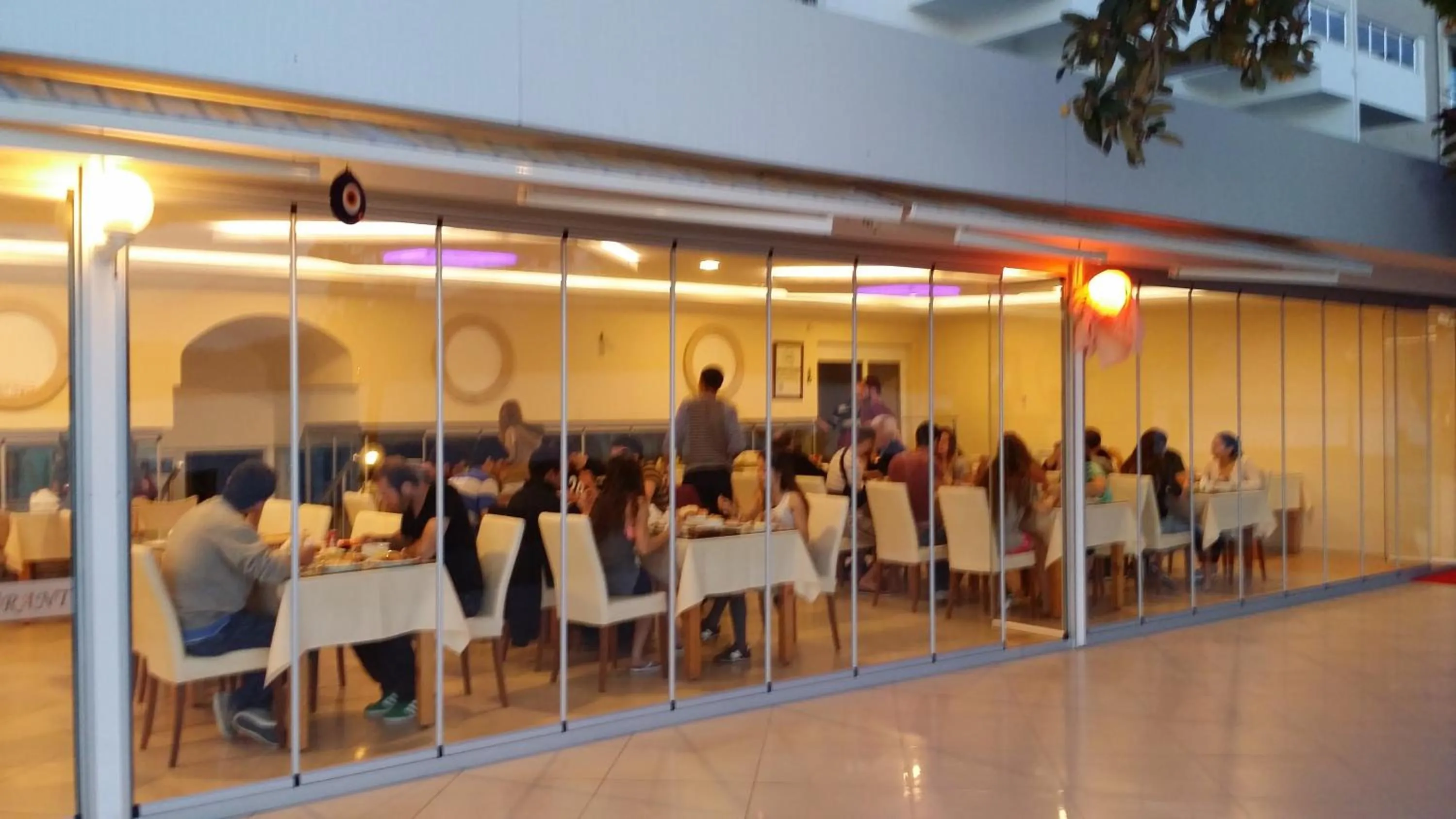 Restaurant/places to eat in Hotel Berlin