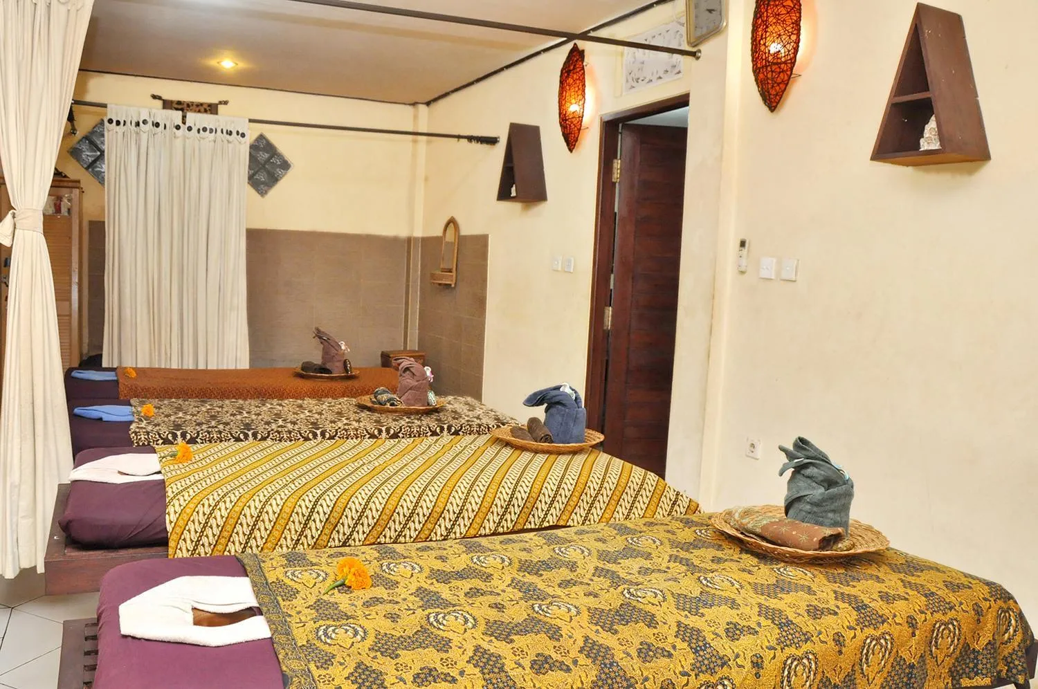 Massage, Bed in Astiti Guest House Salon and Spa