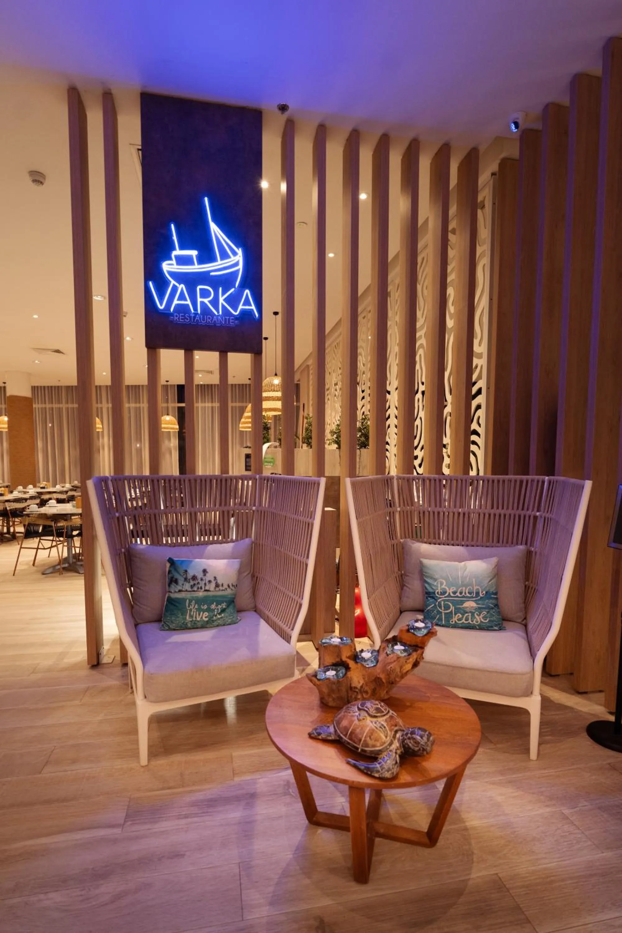 Restaurant/places to eat in Aquamare Hotel