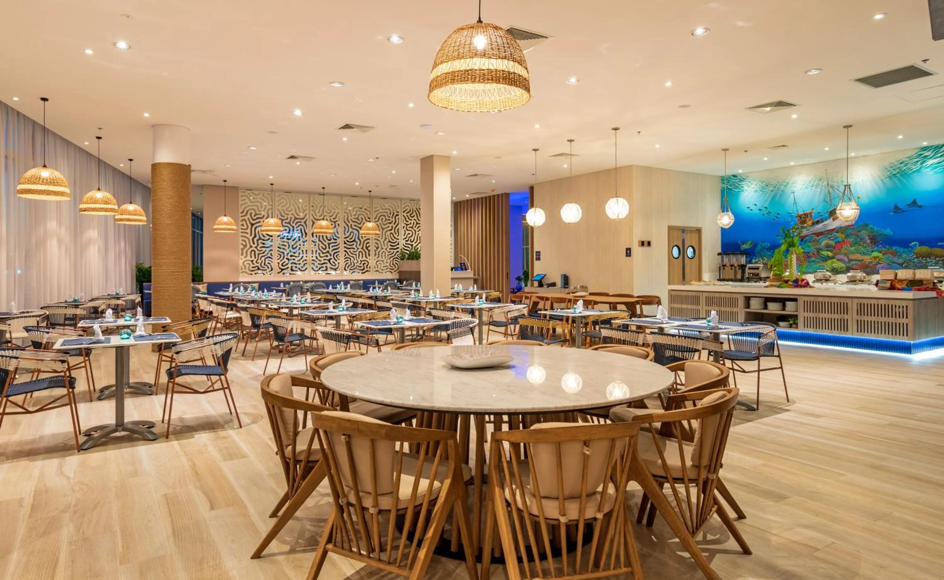 Restaurant/places to eat in Aquamare Hotel