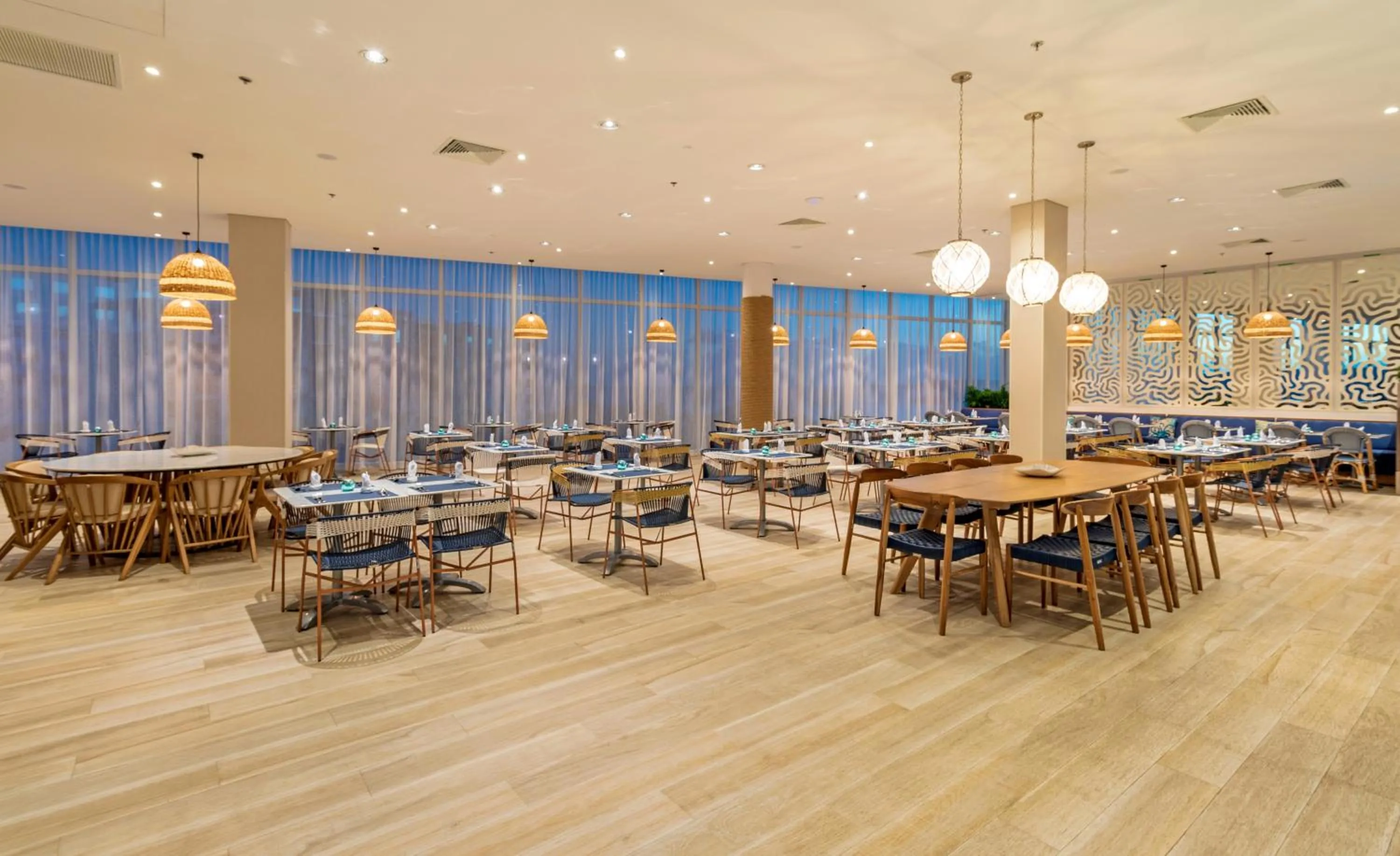 Restaurant/places to eat in Aquamare Hotel