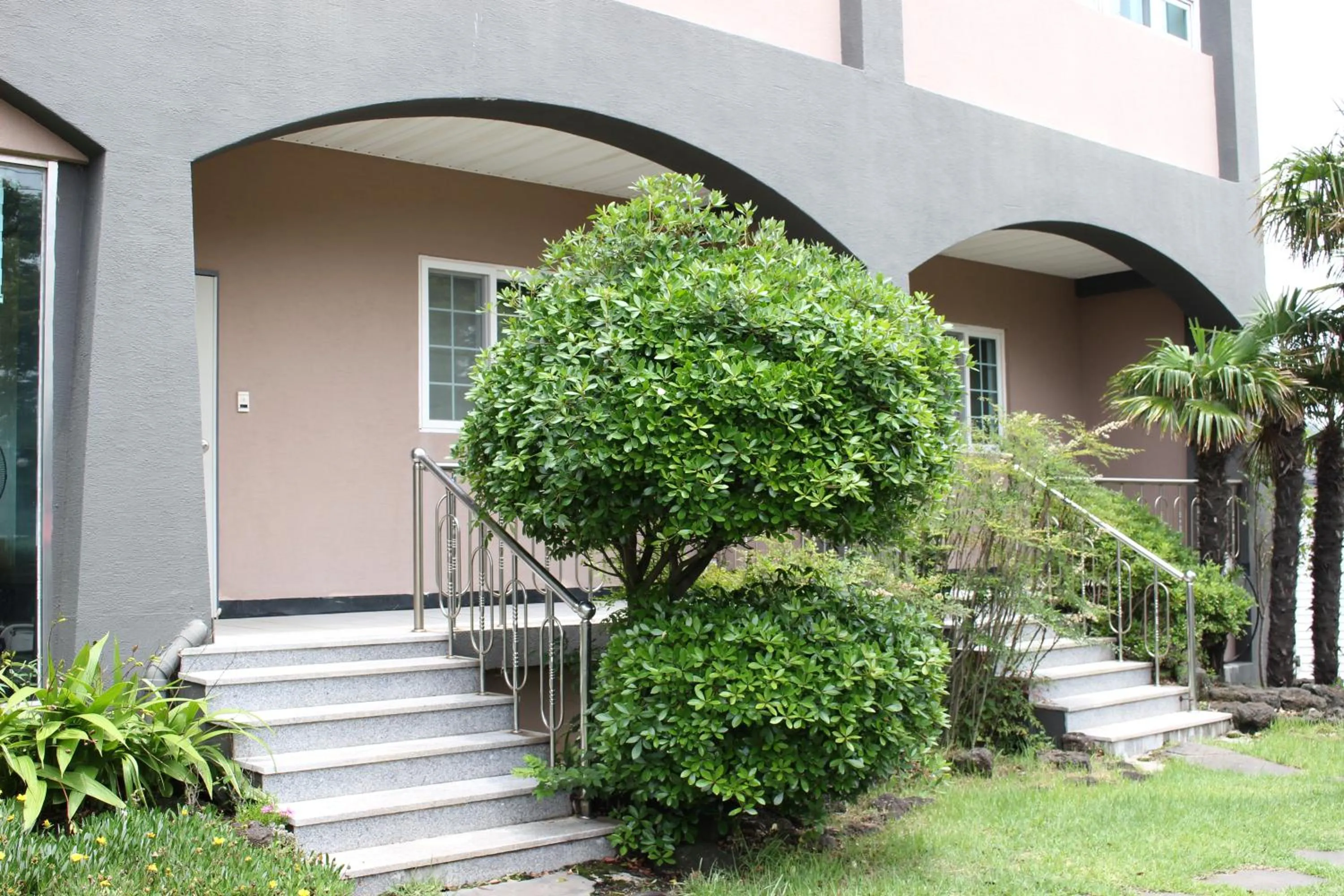 Property building in Jeju Feel House