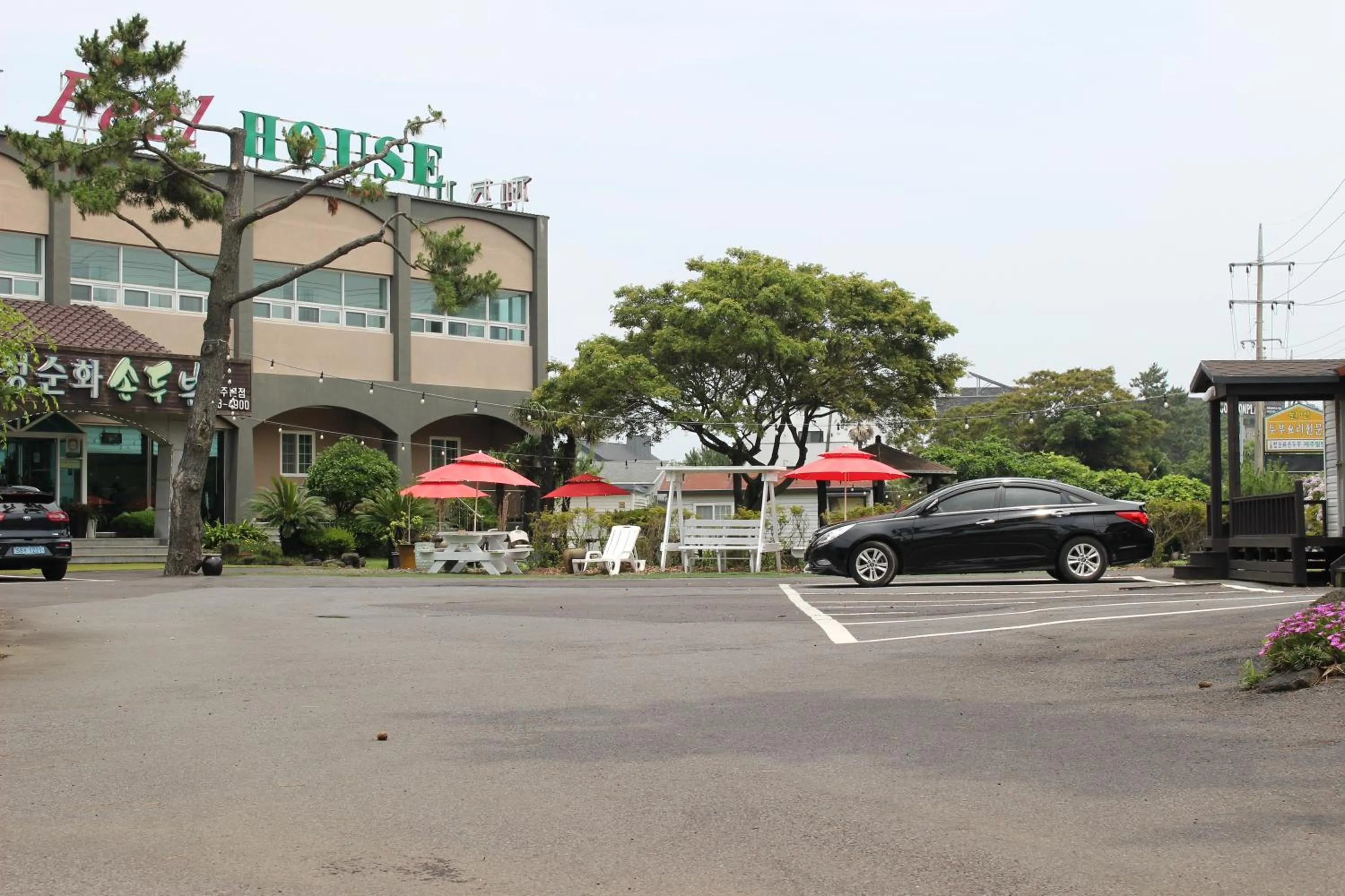 Parking in Jeju Feel House