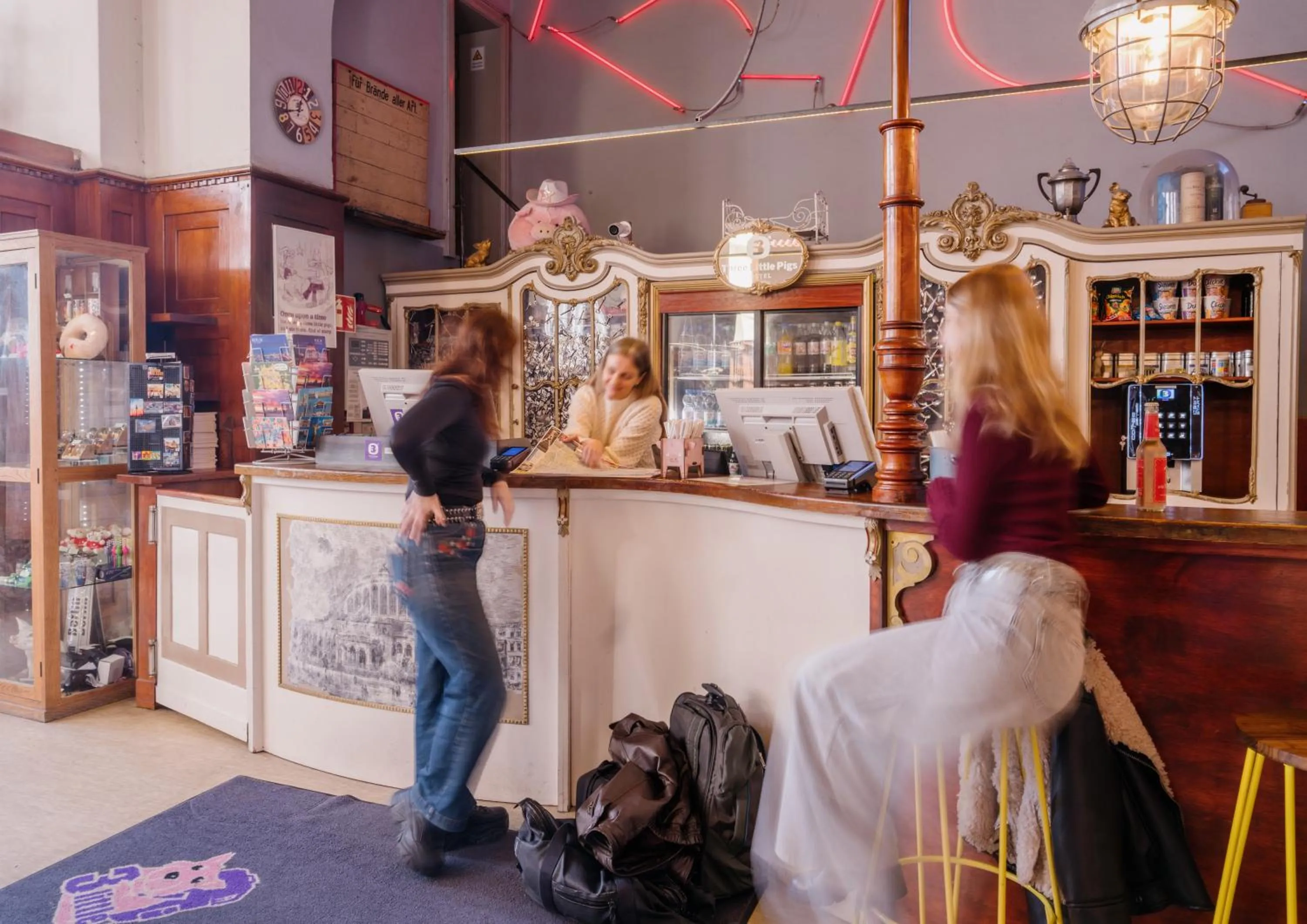 Property building in Three Little Pigs Hostel - Your Berlin Castle