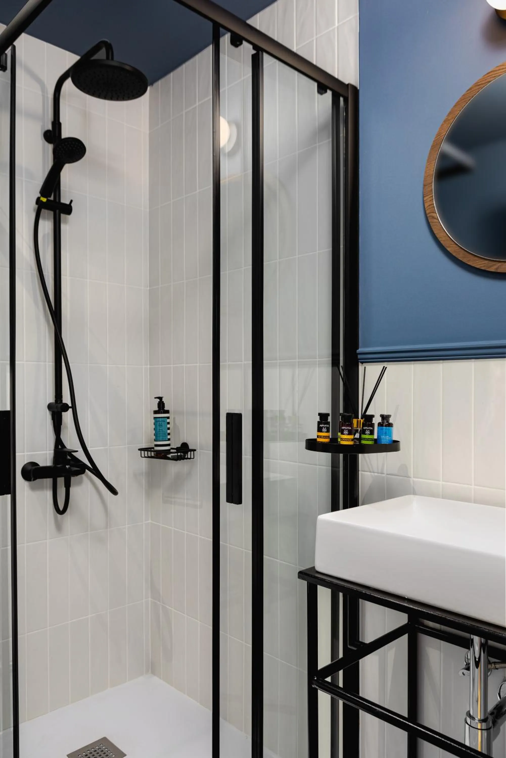 Shower in NAIADES the residence ioannina castle