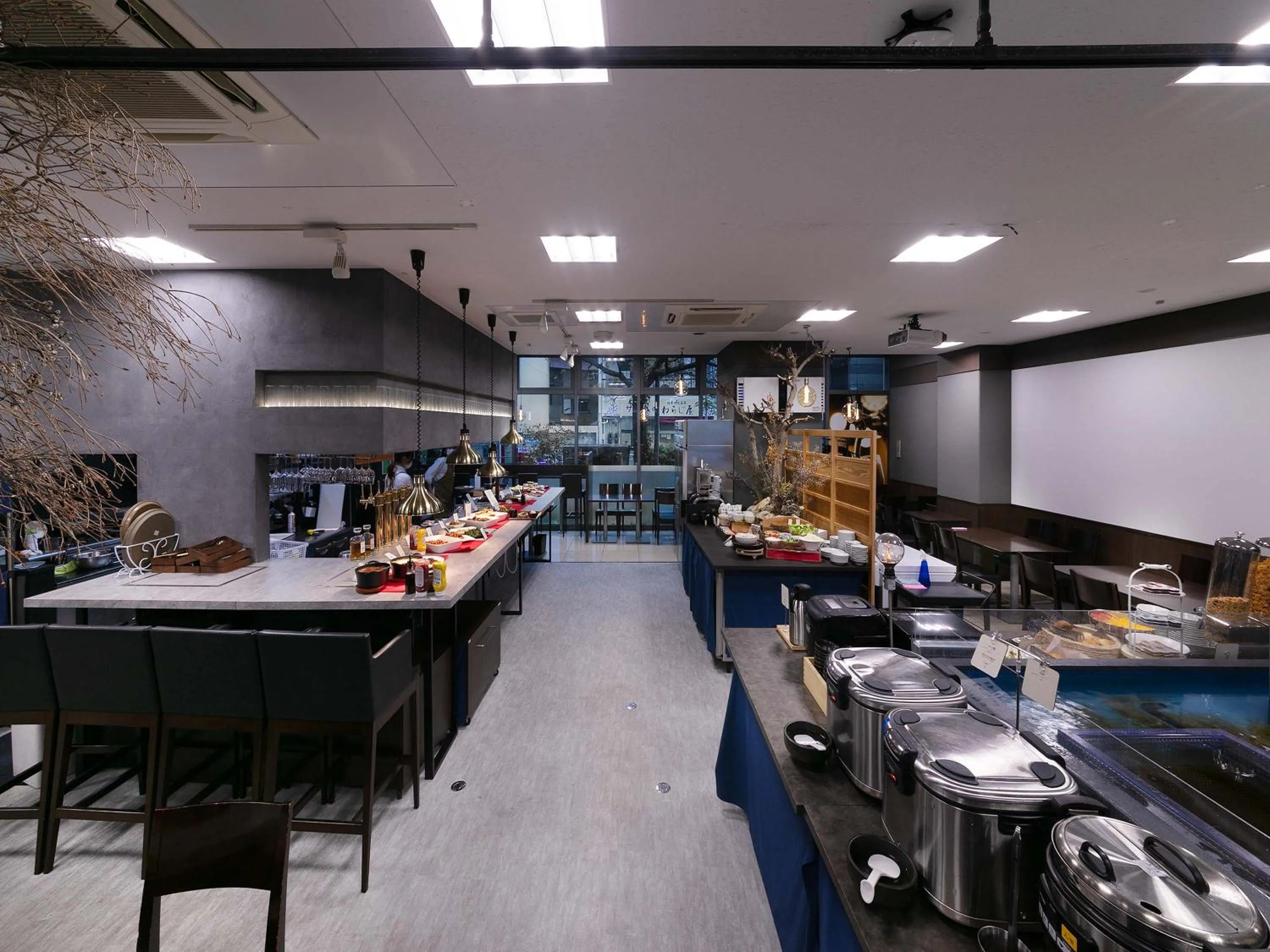 Restaurant/places to eat in Nishitetsu Inn Kochi Harimayabashi