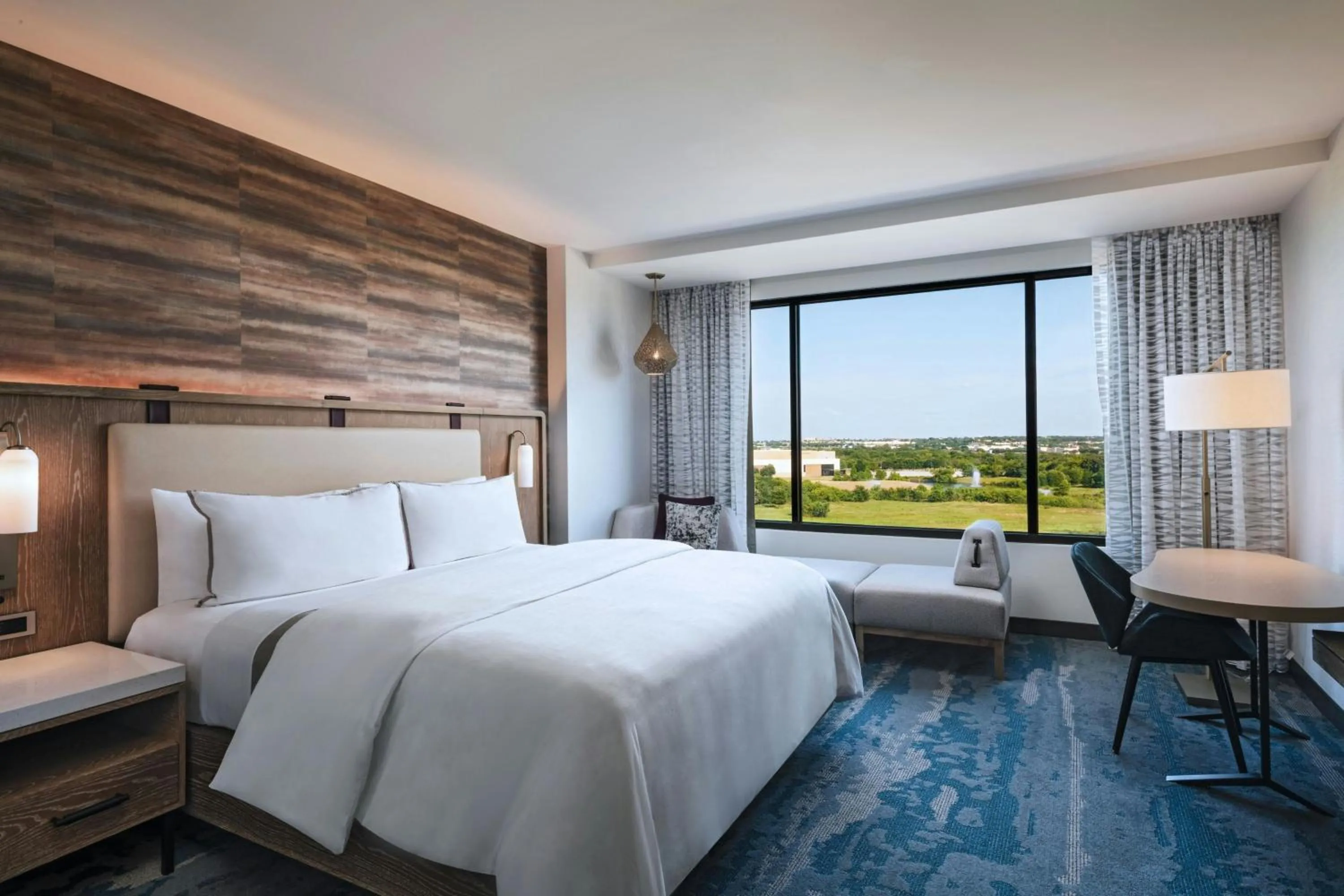 Photo of the whole room, Bed in The Westin Dallas Southlake