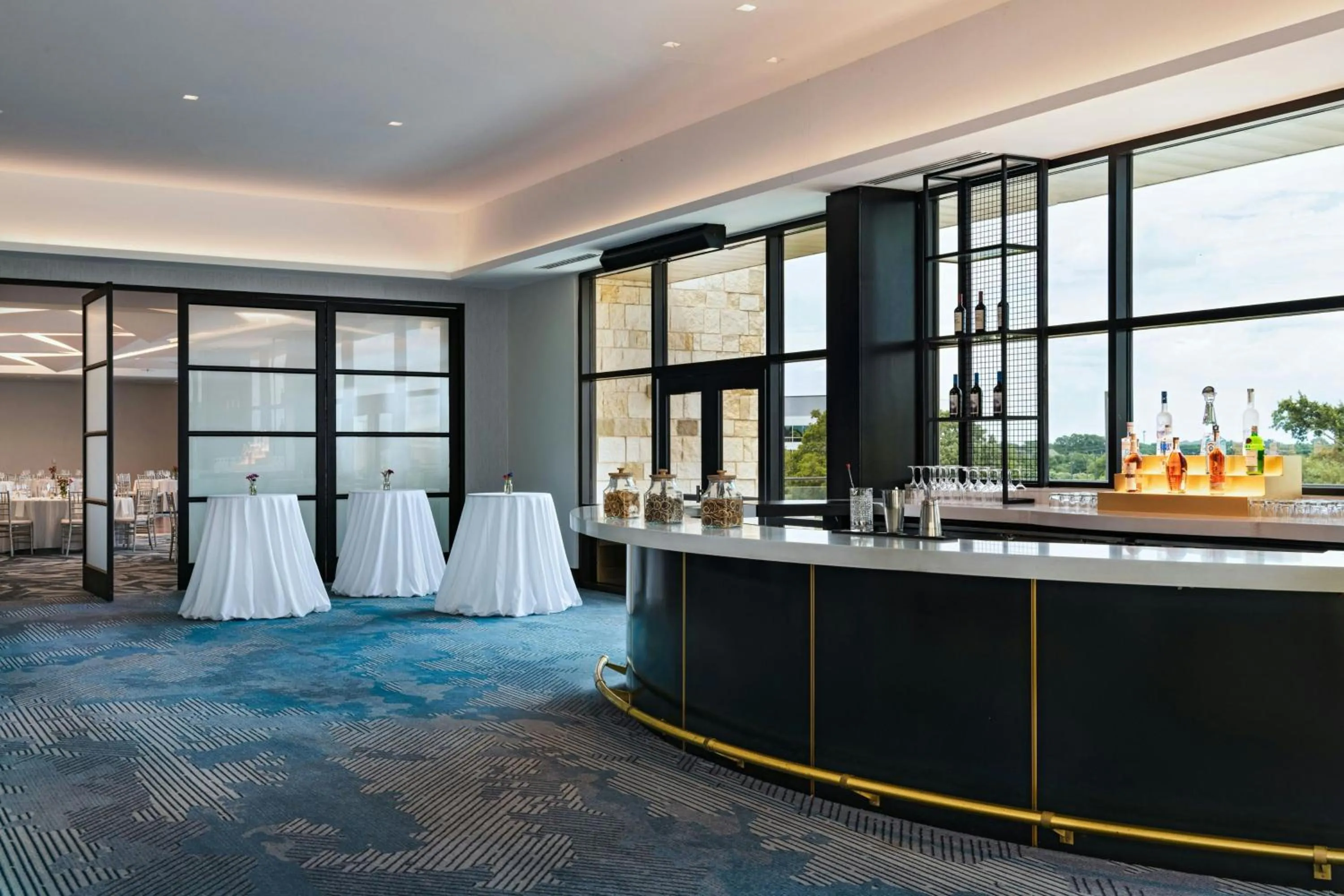 Lounge or bar in The Westin Dallas Southlake