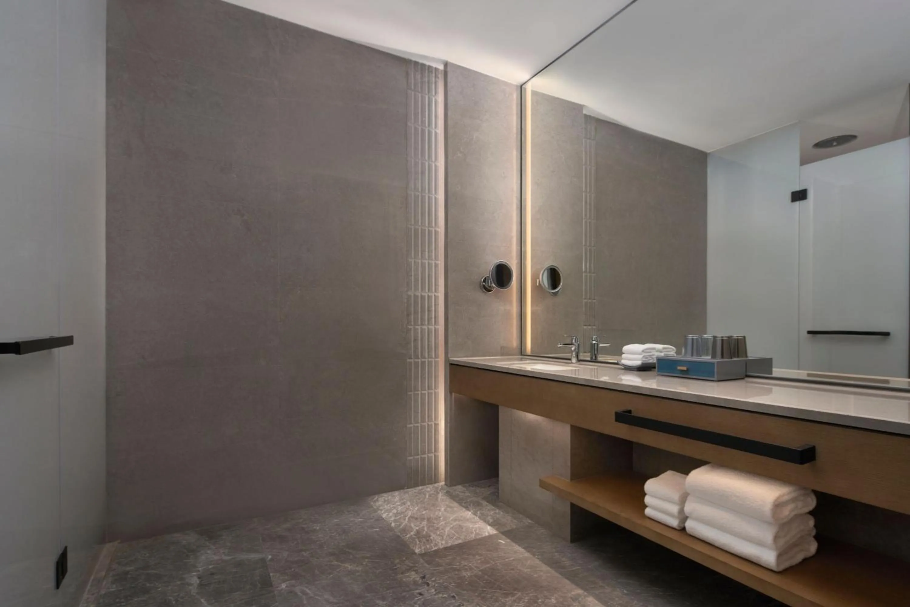 Bathroom in Courtyard by Marriott Wenzhou Yueqing