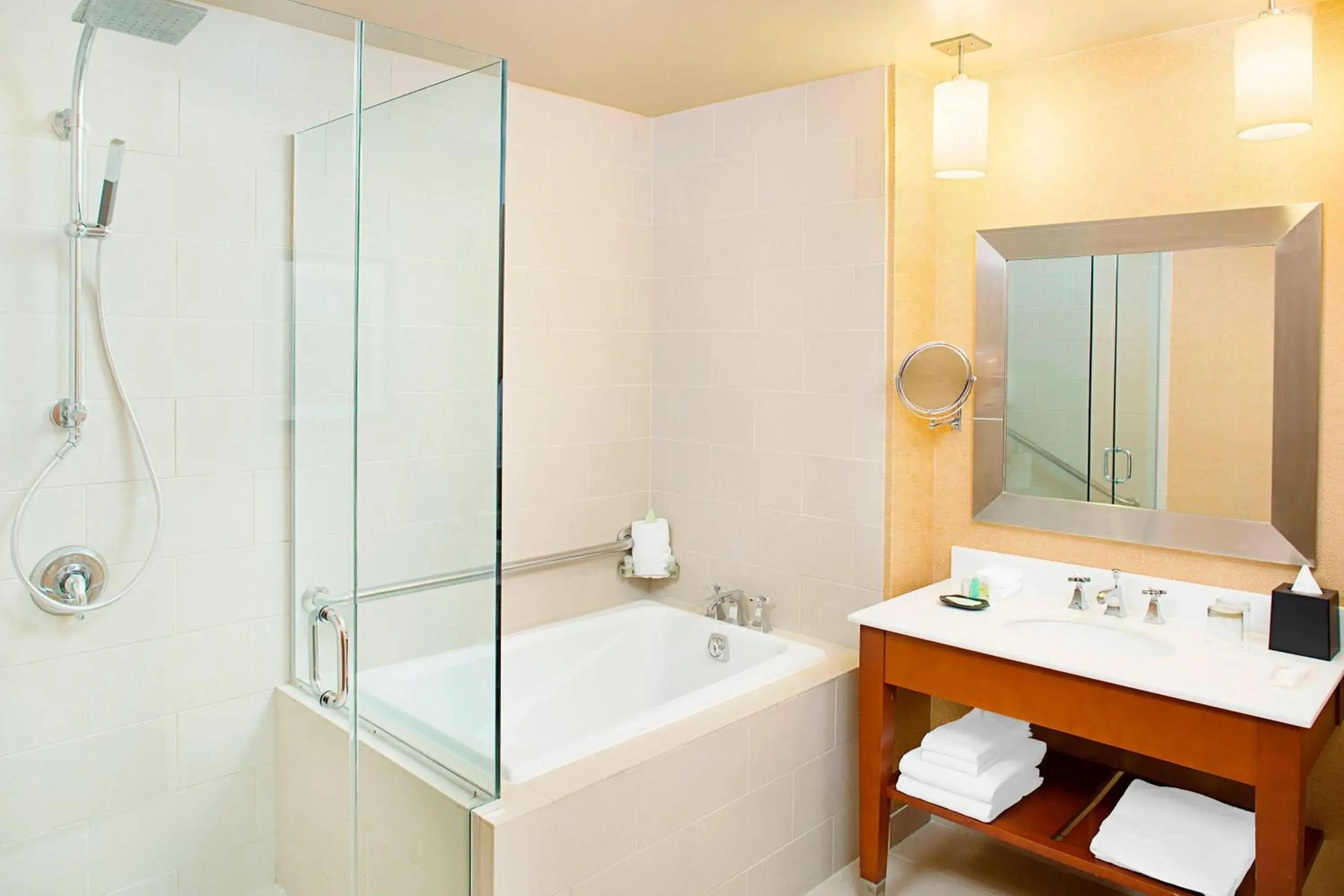 Queen Room with Two Queen Beds and Adapted Tub - Mobility Accessible in The Westin Chicago North Shore Queen Room with Two Queen Beds and Adapted Tub - Mobility Accessible in The Westin Chicago North Shore