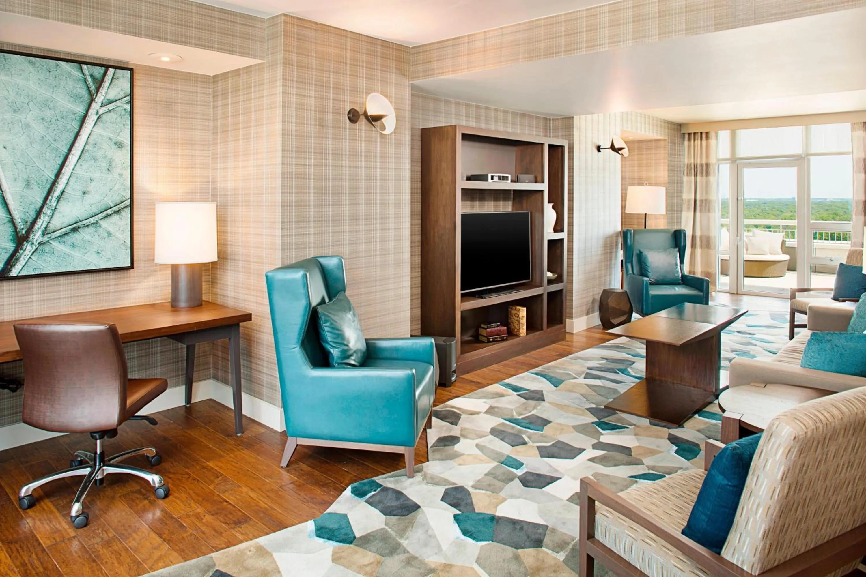 Living room in The Westin Chicago North Shore