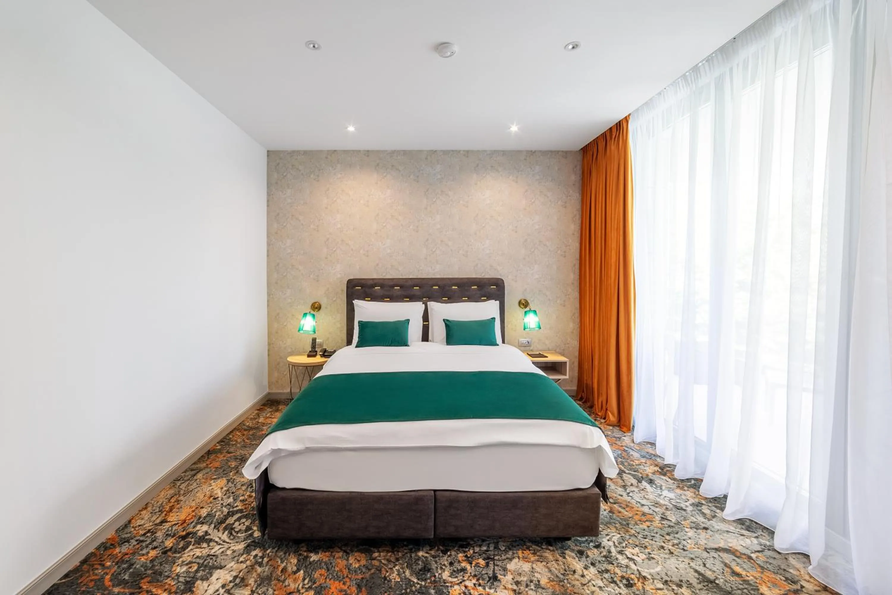 Bed in Tomis Garden Bucuresti