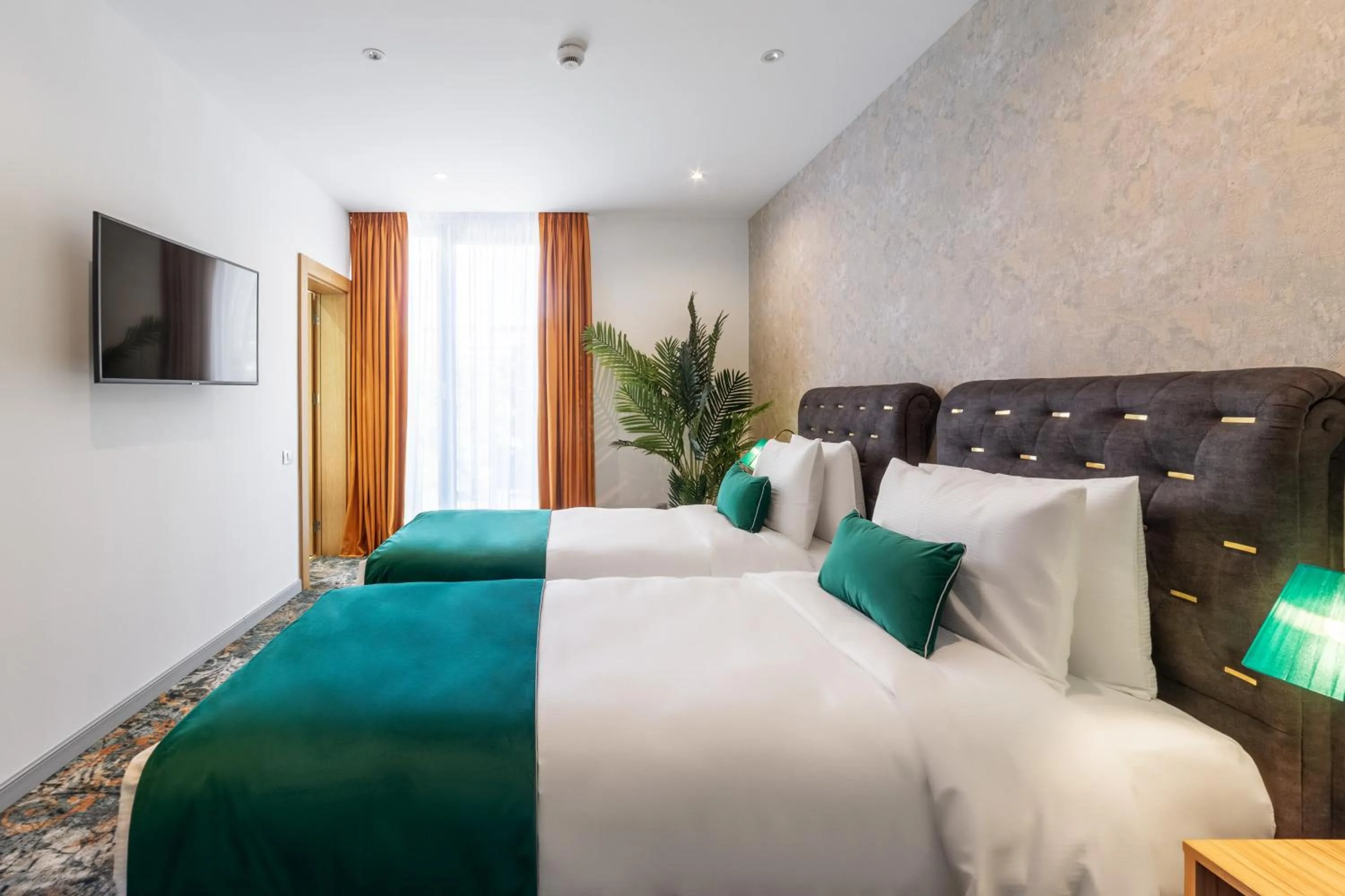 Bed in Tomis Garden Bucuresti