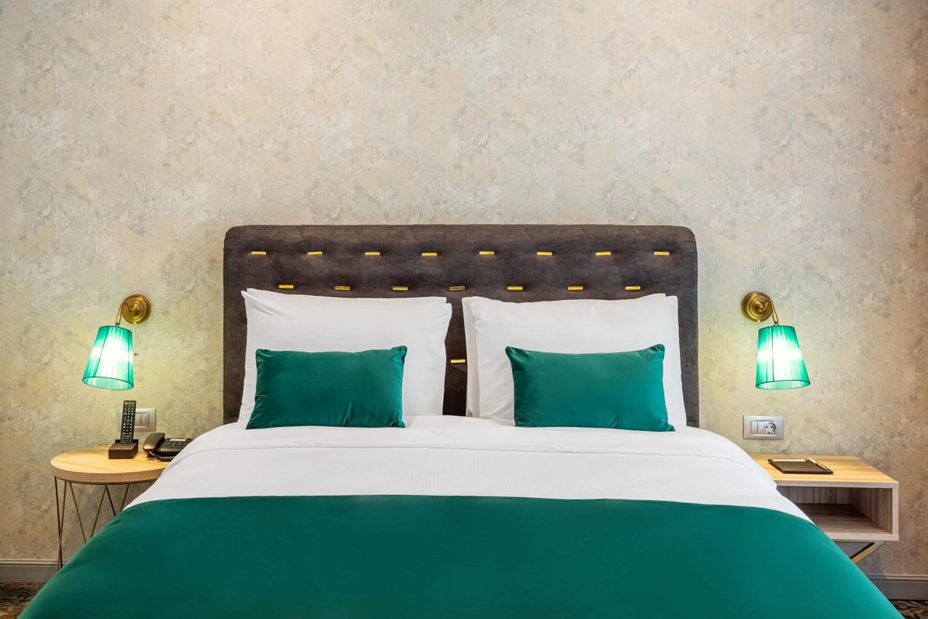 Bed in Tomis Garden Bucuresti