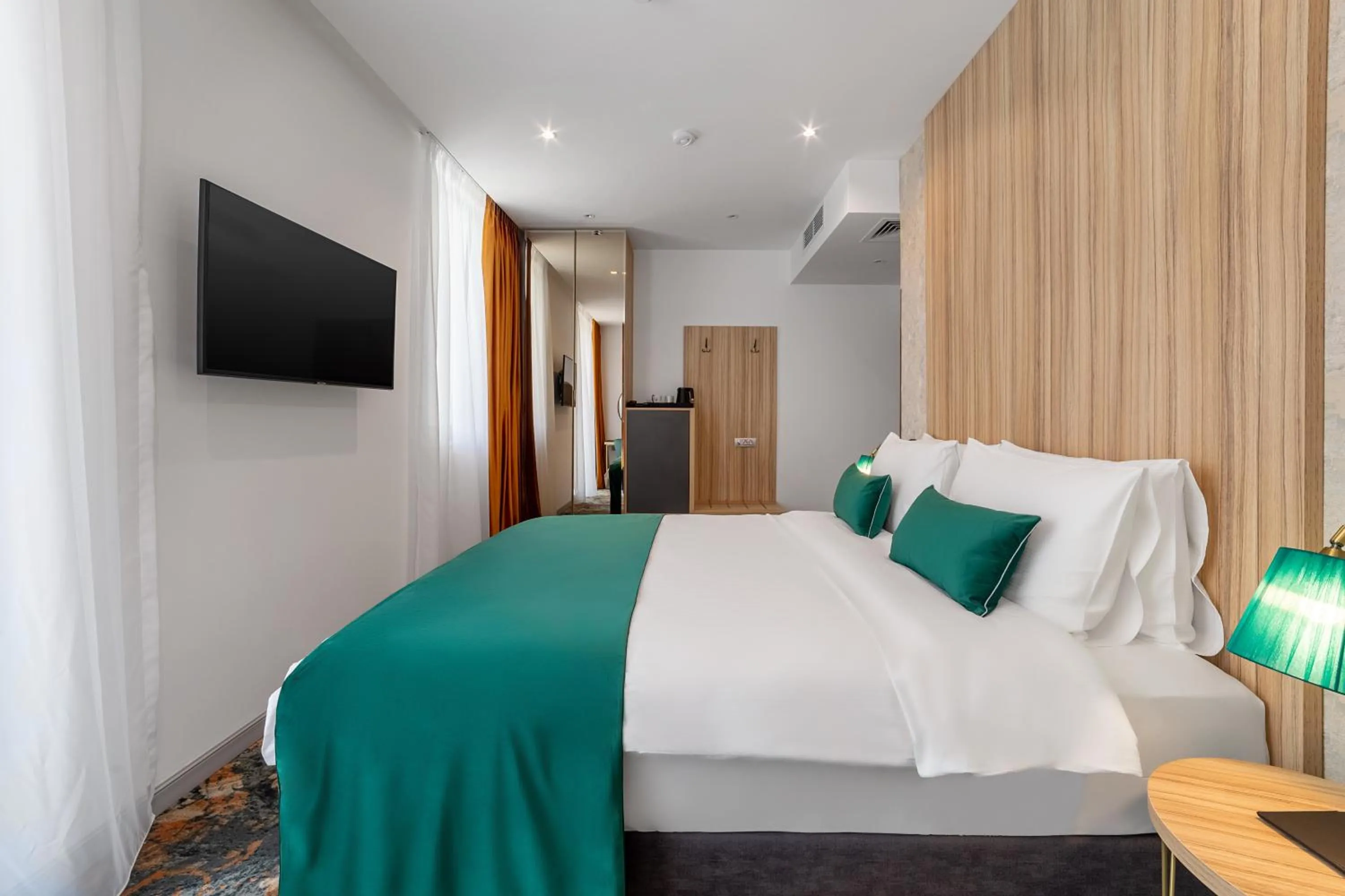 Bed in Tomis Garden Bucuresti