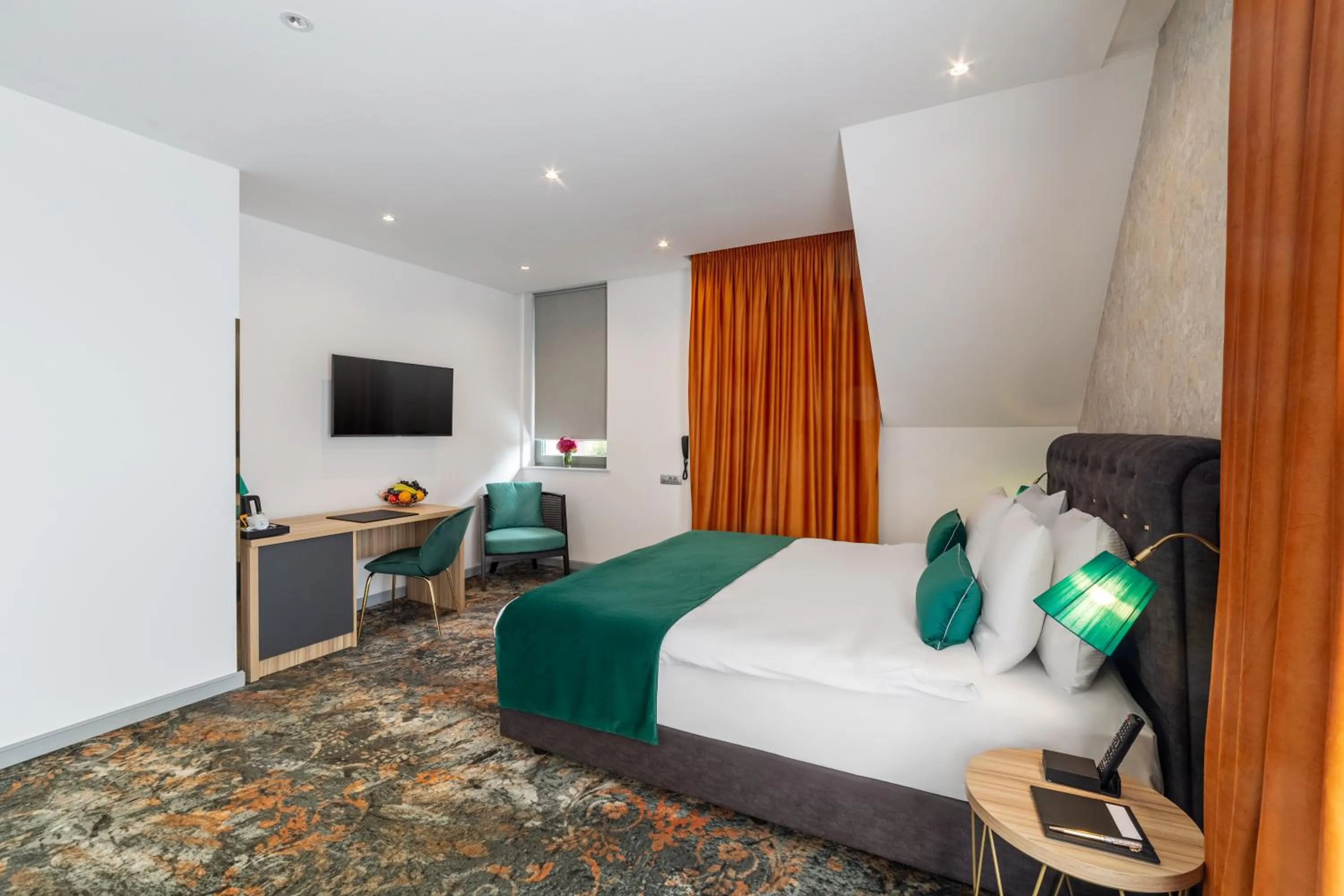 Bed in Tomis Garden Bucuresti