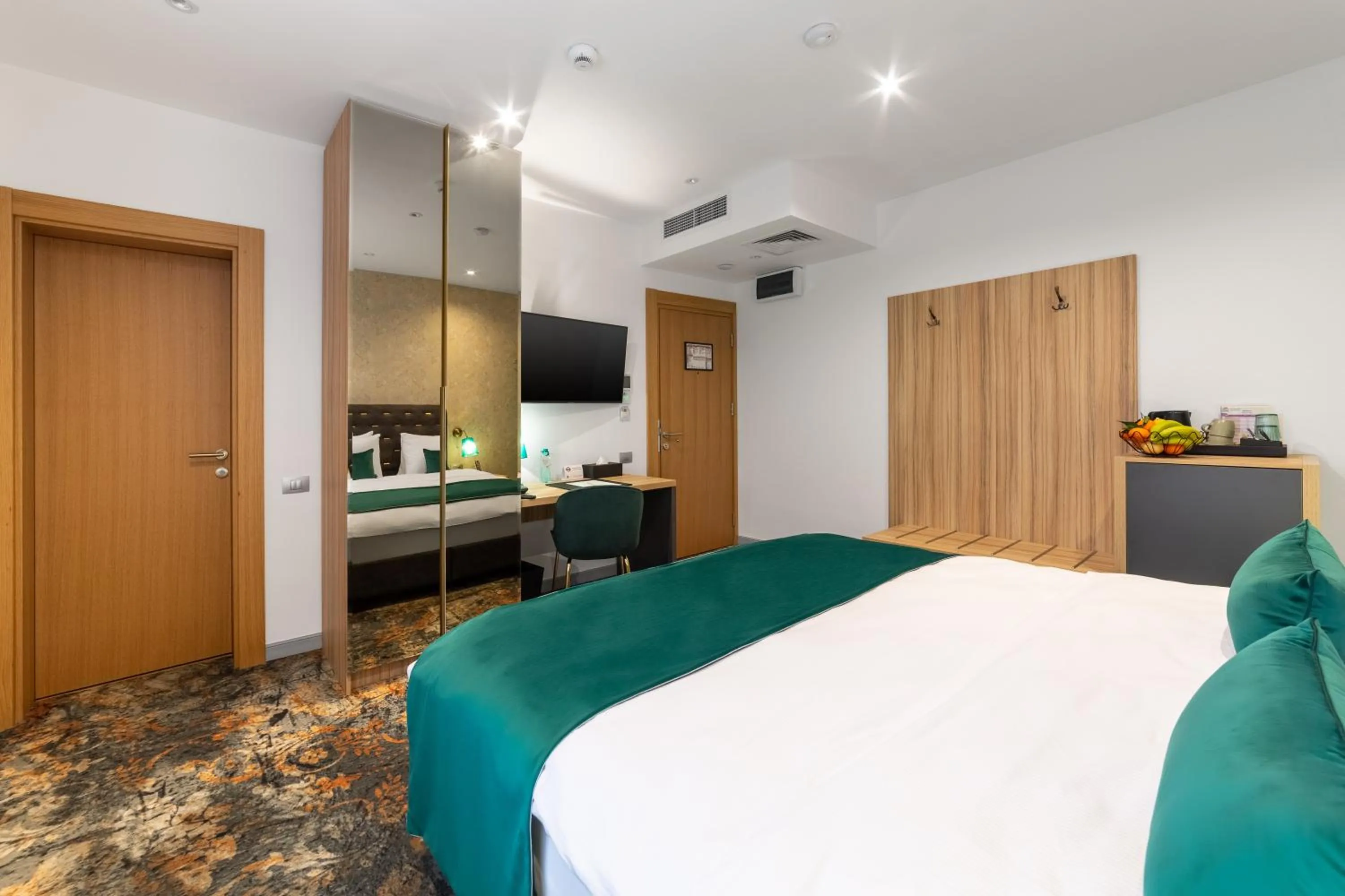 Bed in Tomis Garden Bucuresti