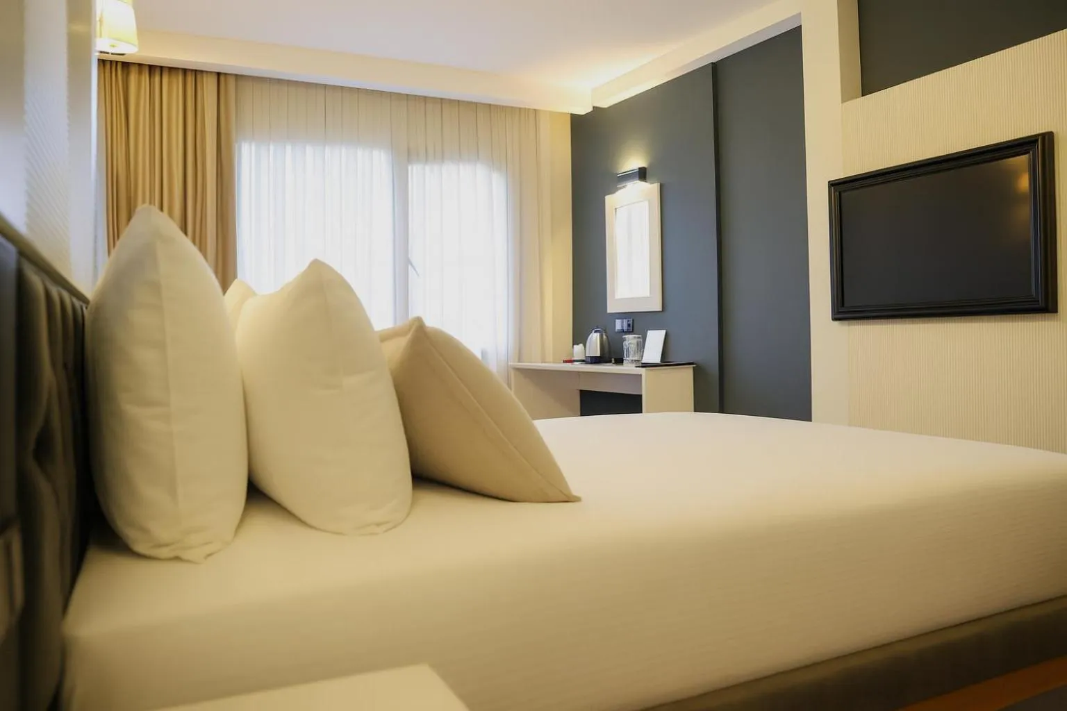 Communal lounge/ TV room, Bed in Best Western Izmir Hotel