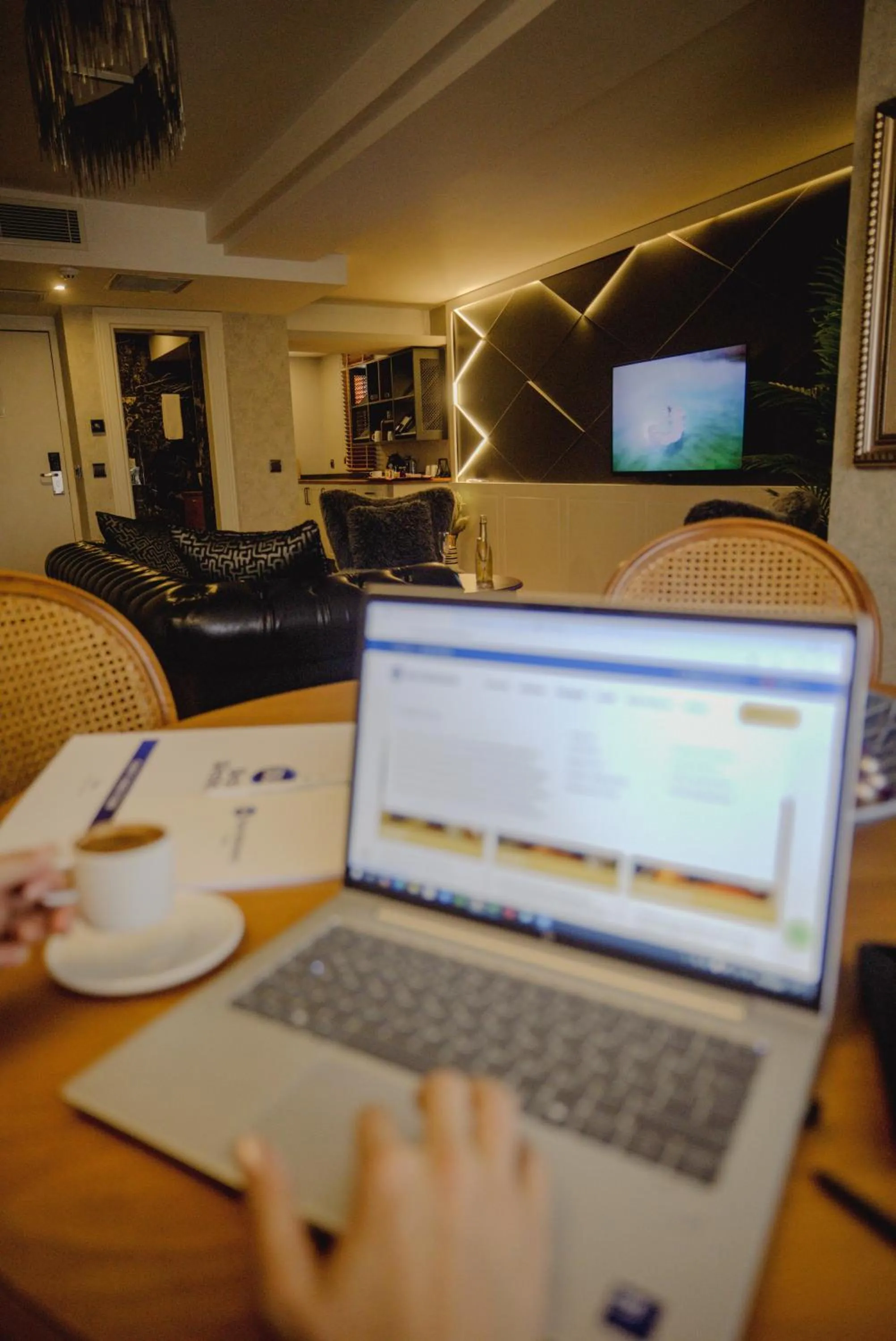 Communal lounge/ TV room in Best Western Izmir Hotel