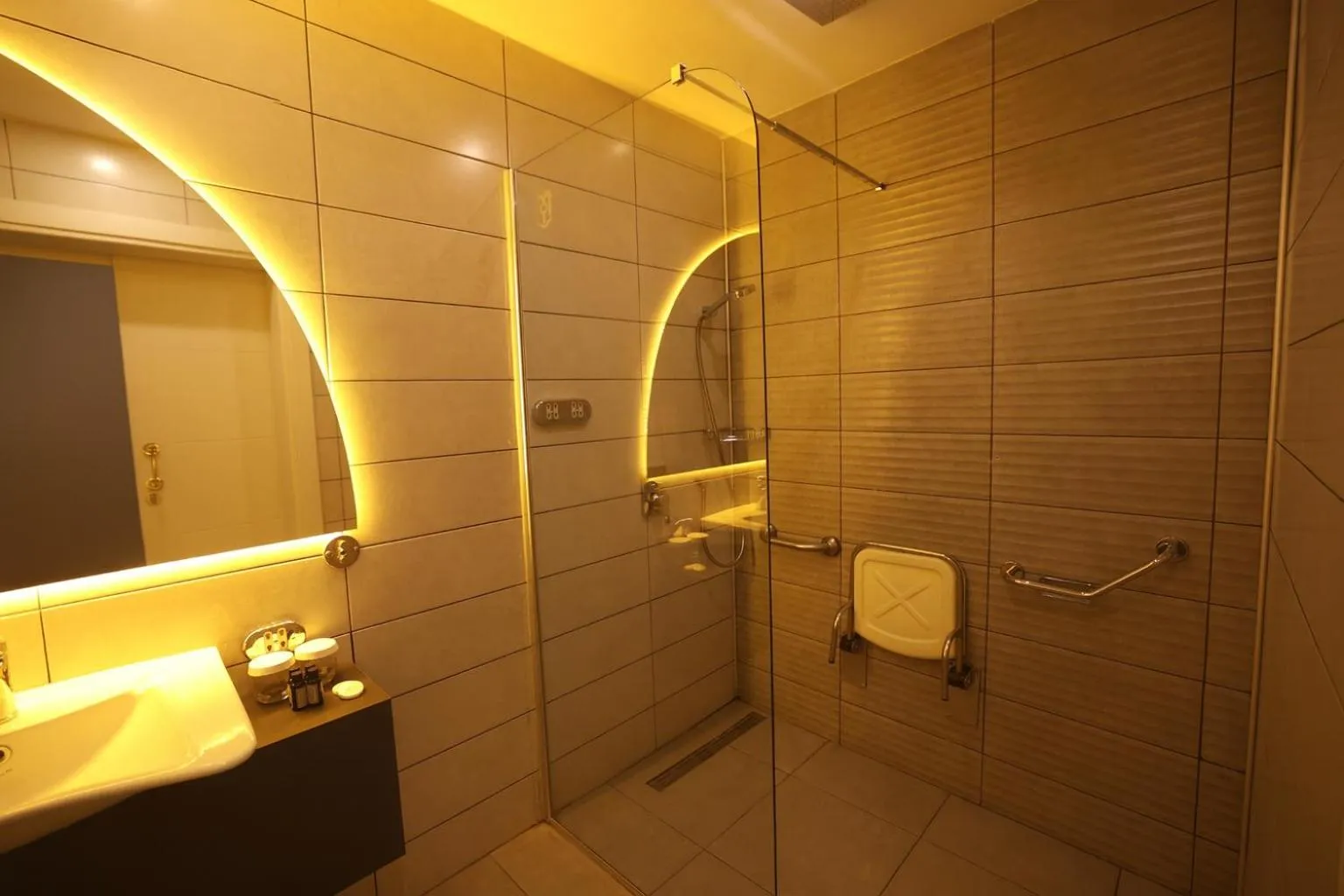 Shower in Best Western Izmir Hotel