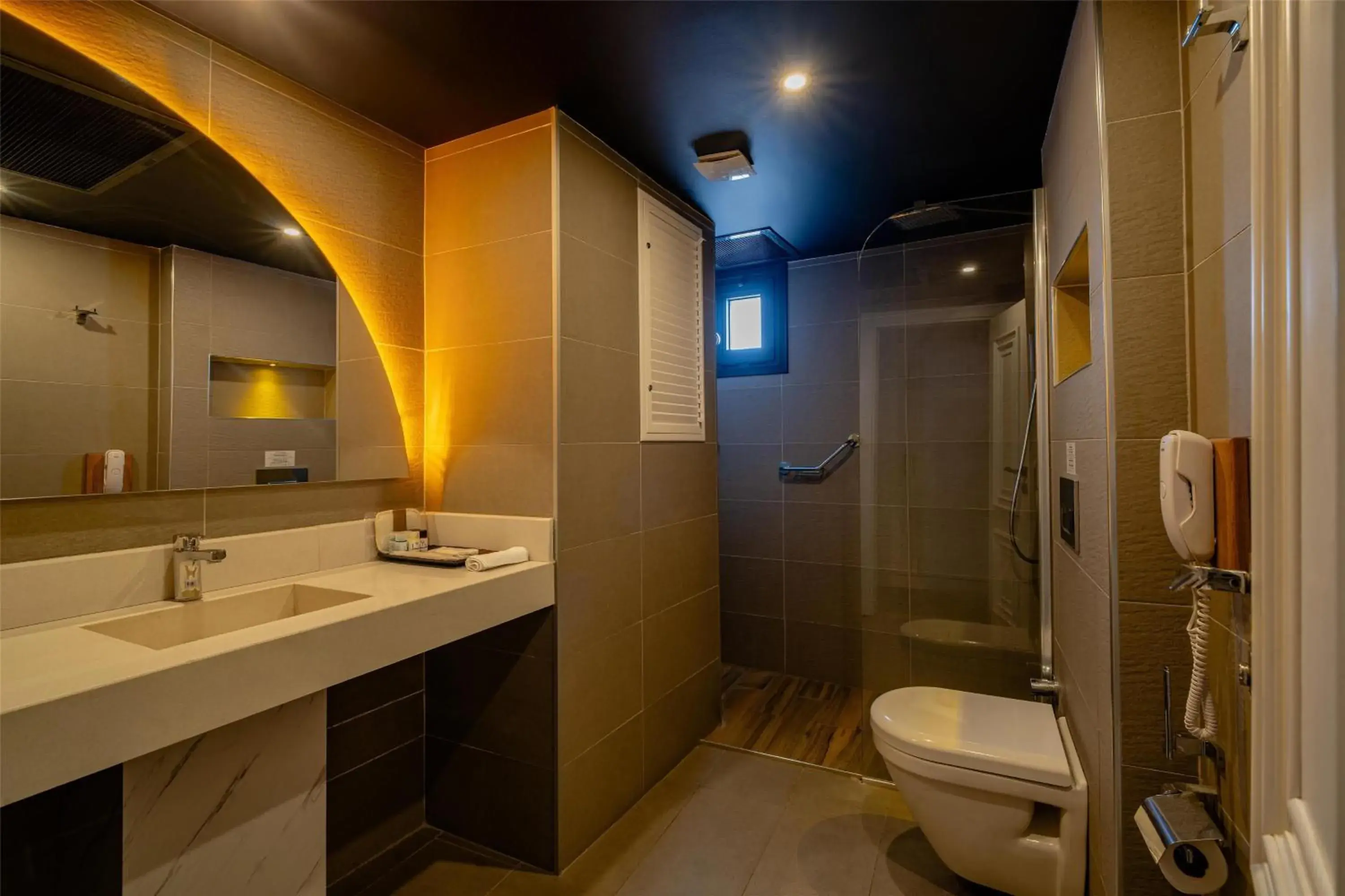 Business Plus Queen Suite with Sofa Bed and City View - Non-Smoking in Best Western Izmir Hotel Business Plus Queen Suite with Sofa Bed and City View - Non-Smoking in Best Western Izmir Hotel