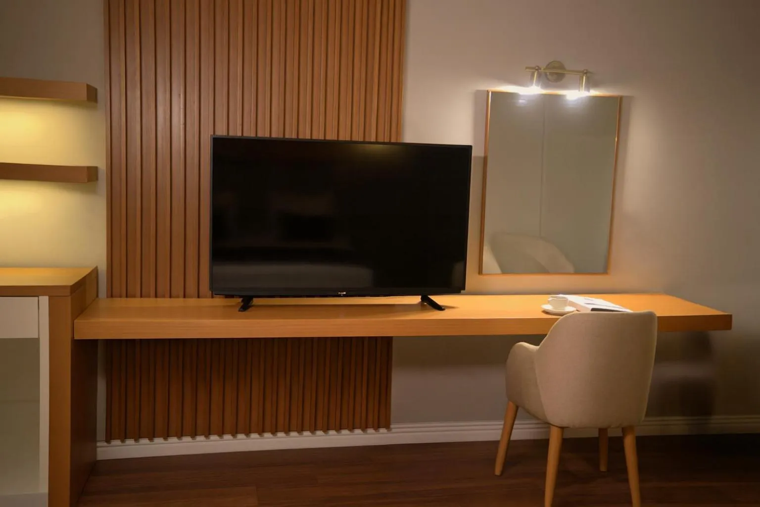 TV and multimedia in Best Western Izmir Hotel