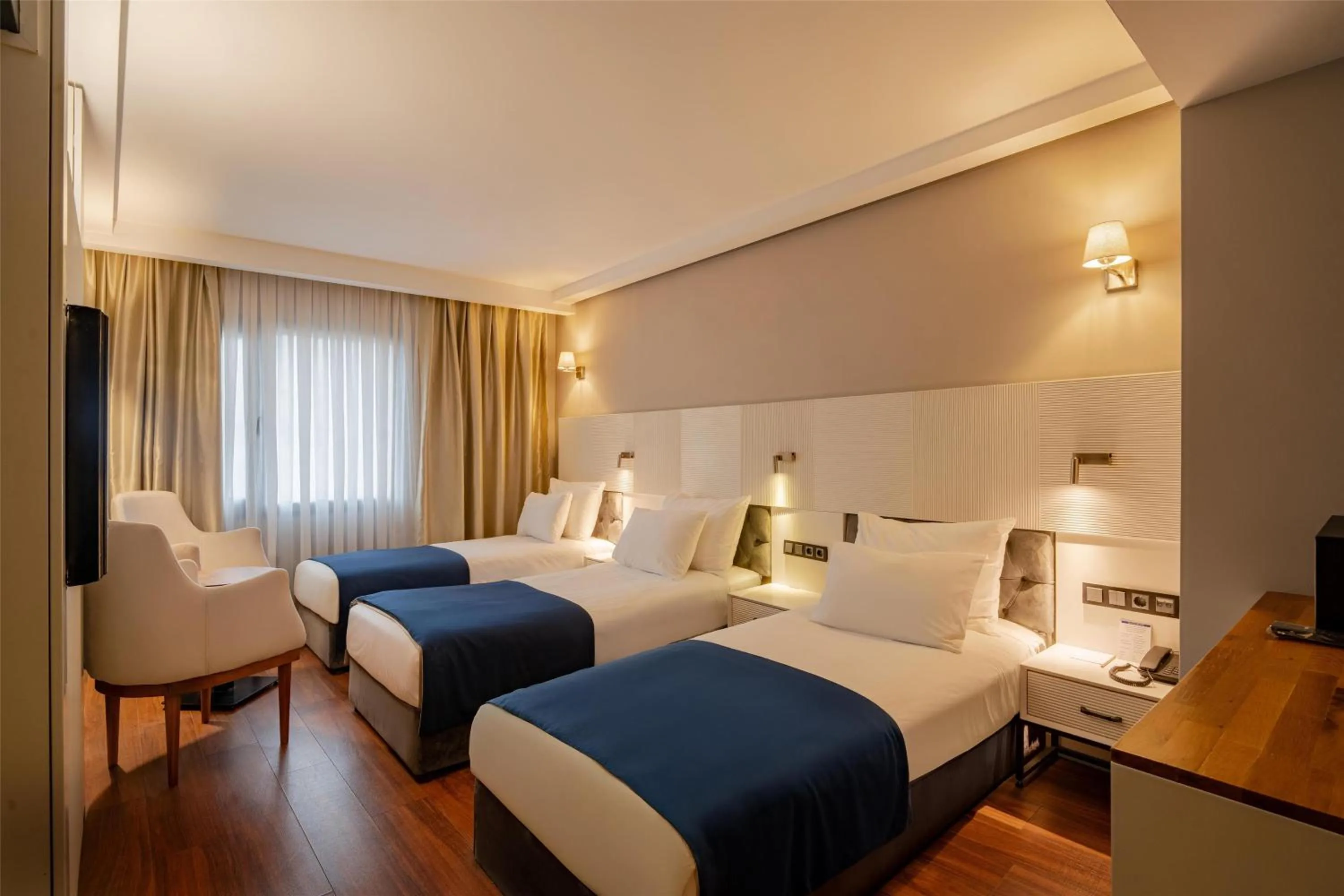 Standard Room with Three Single Beds - Non-Smoking in Best Western Izmir Hotel