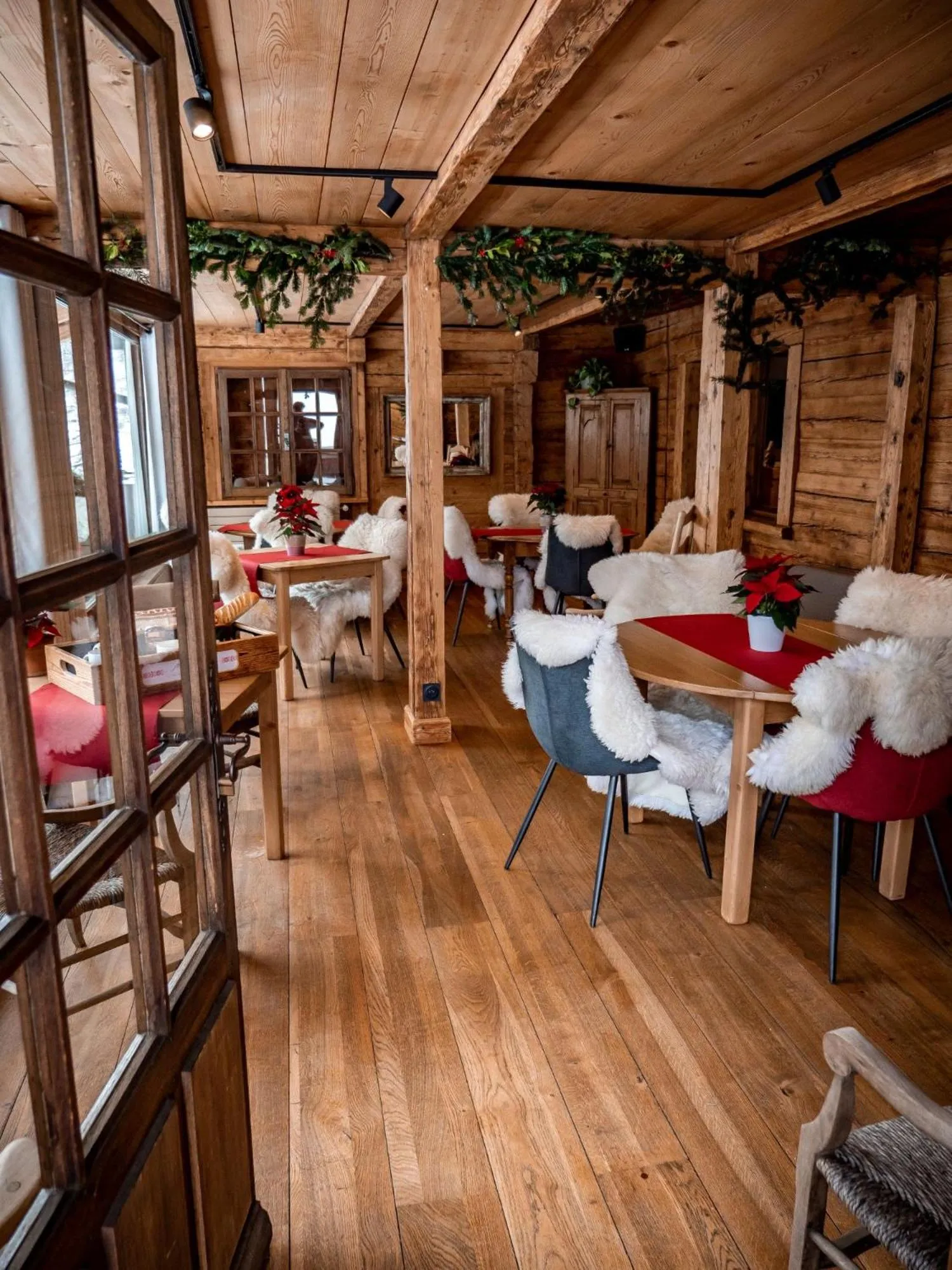 Lounge or bar in Les Chalets de la Serraz