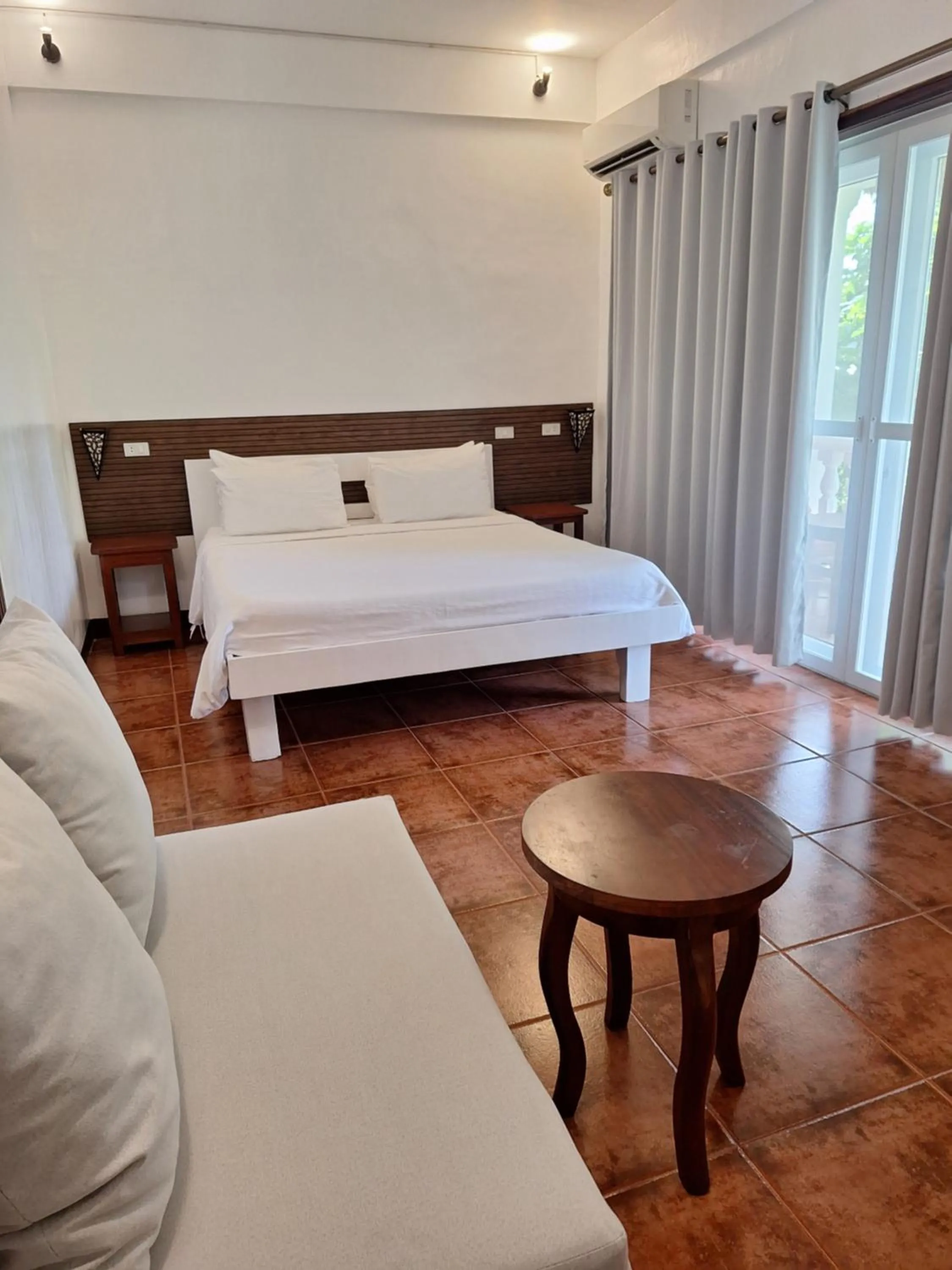 Bed in Lanterna Hotel Boracay