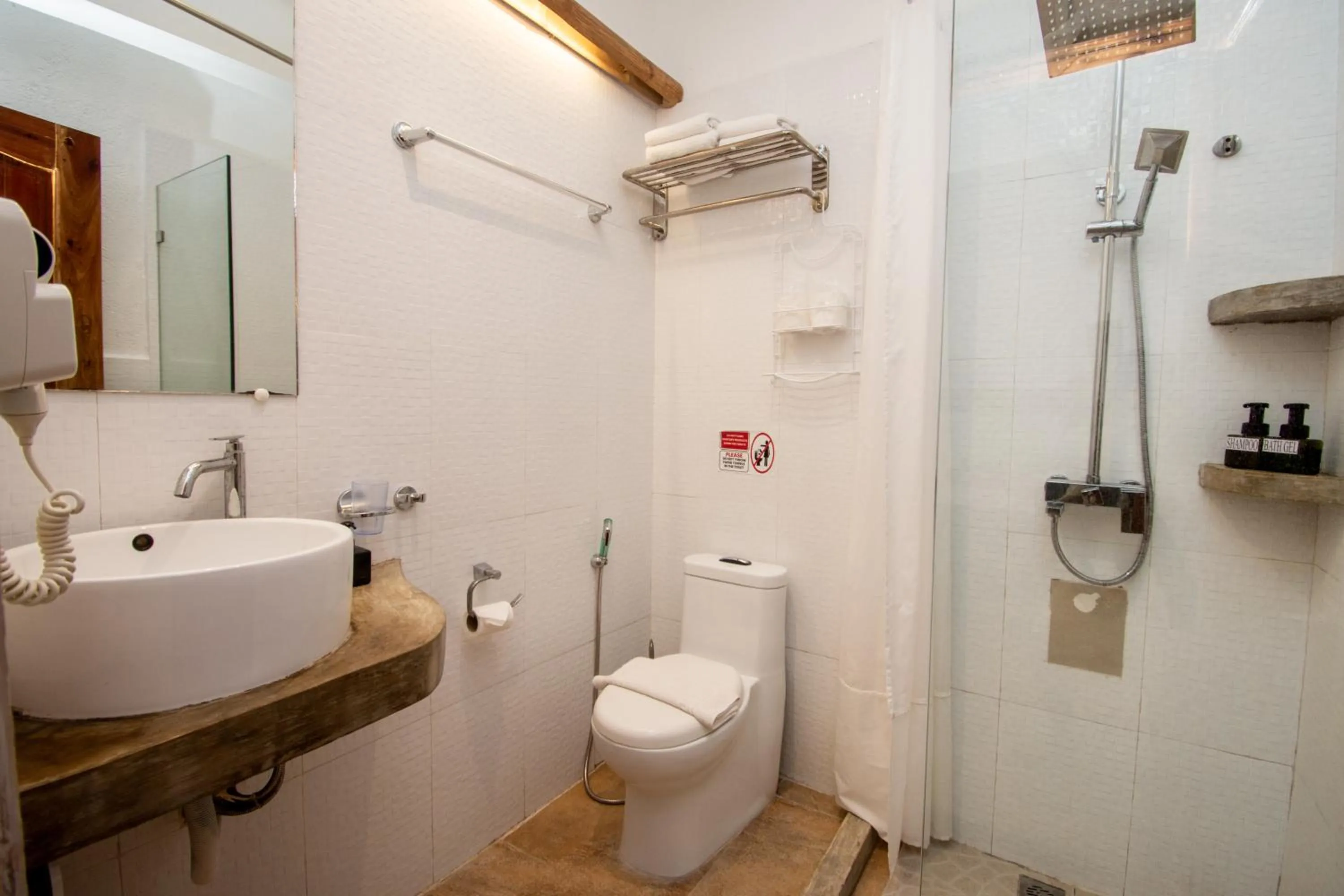 Shower in Lanterna Hotel Boracay