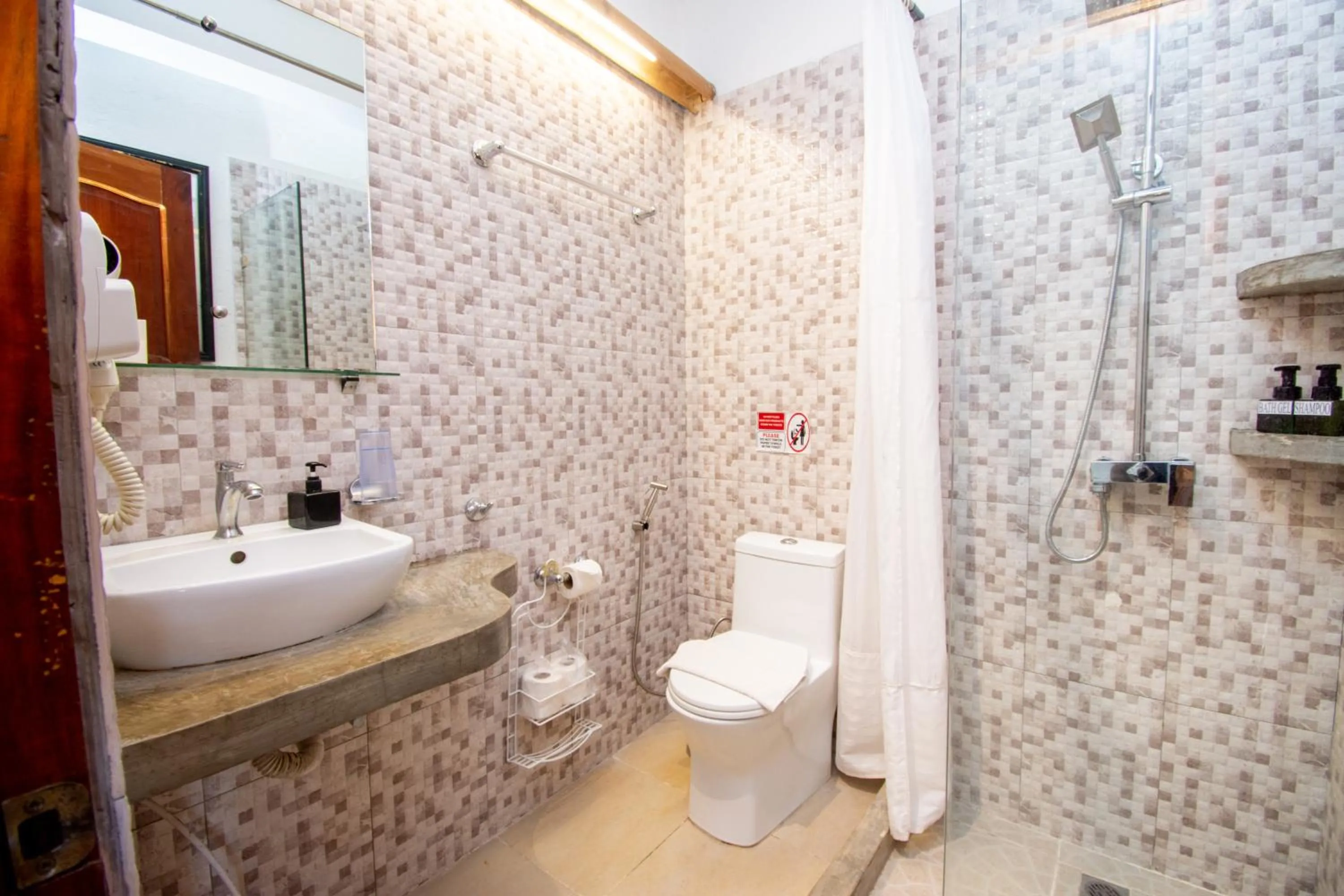 Bathroom in Lanterna Hotel Boracay