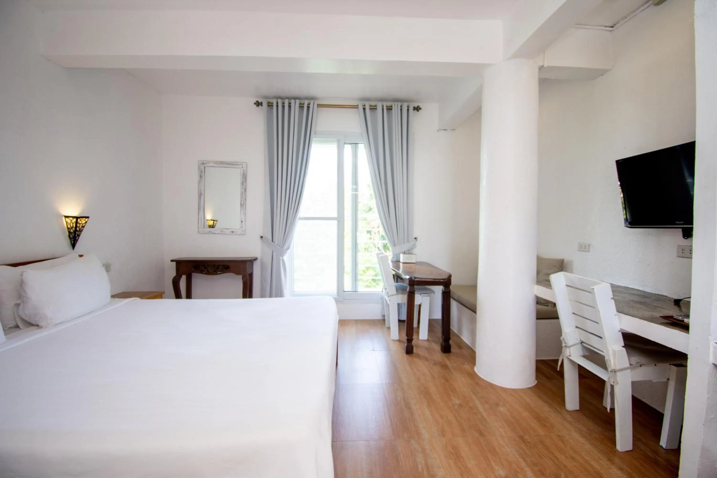 Bed in Lanterna Hotel Boracay