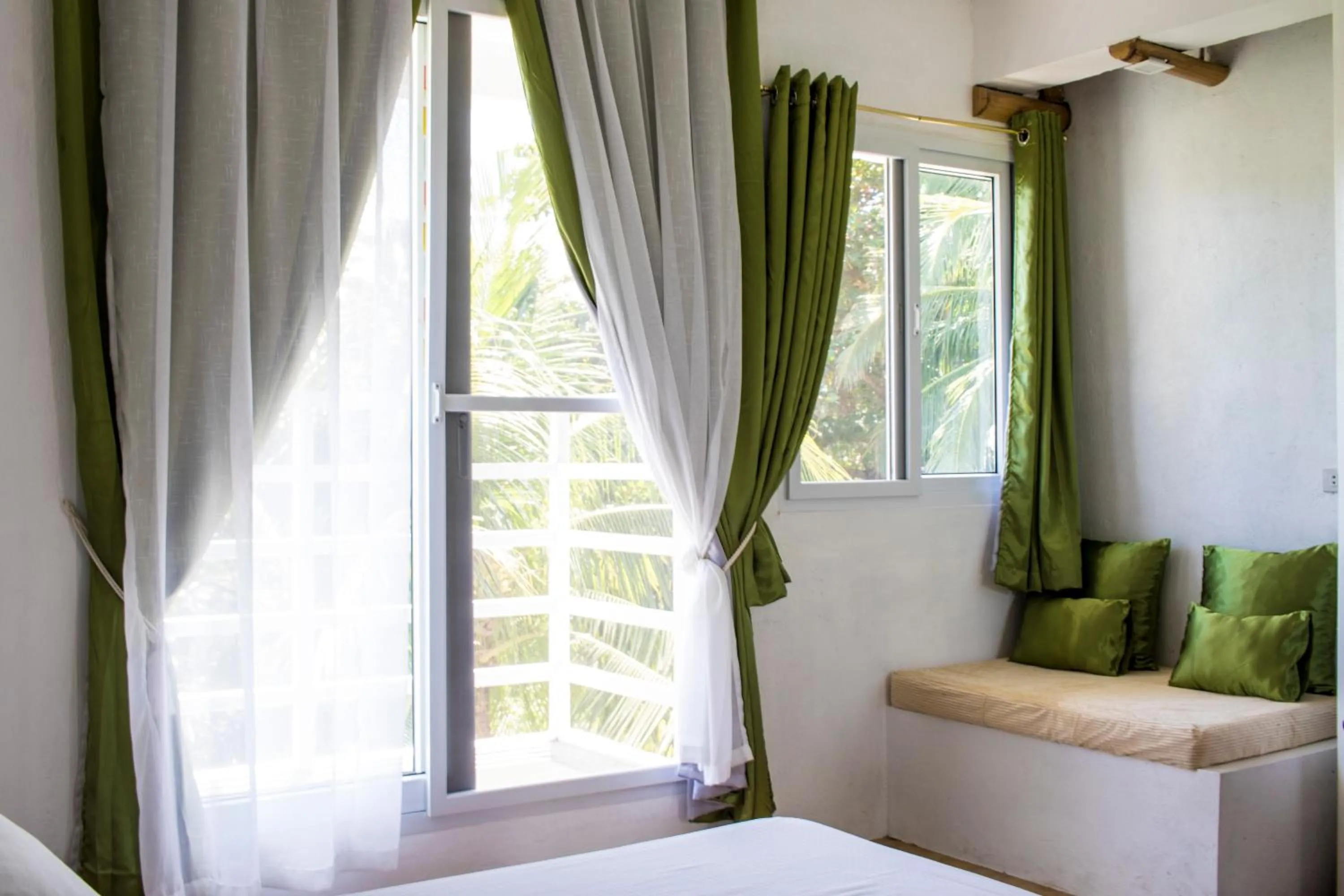 Balcony/Terrace, Bed in Lanterna Hotel Boracay
