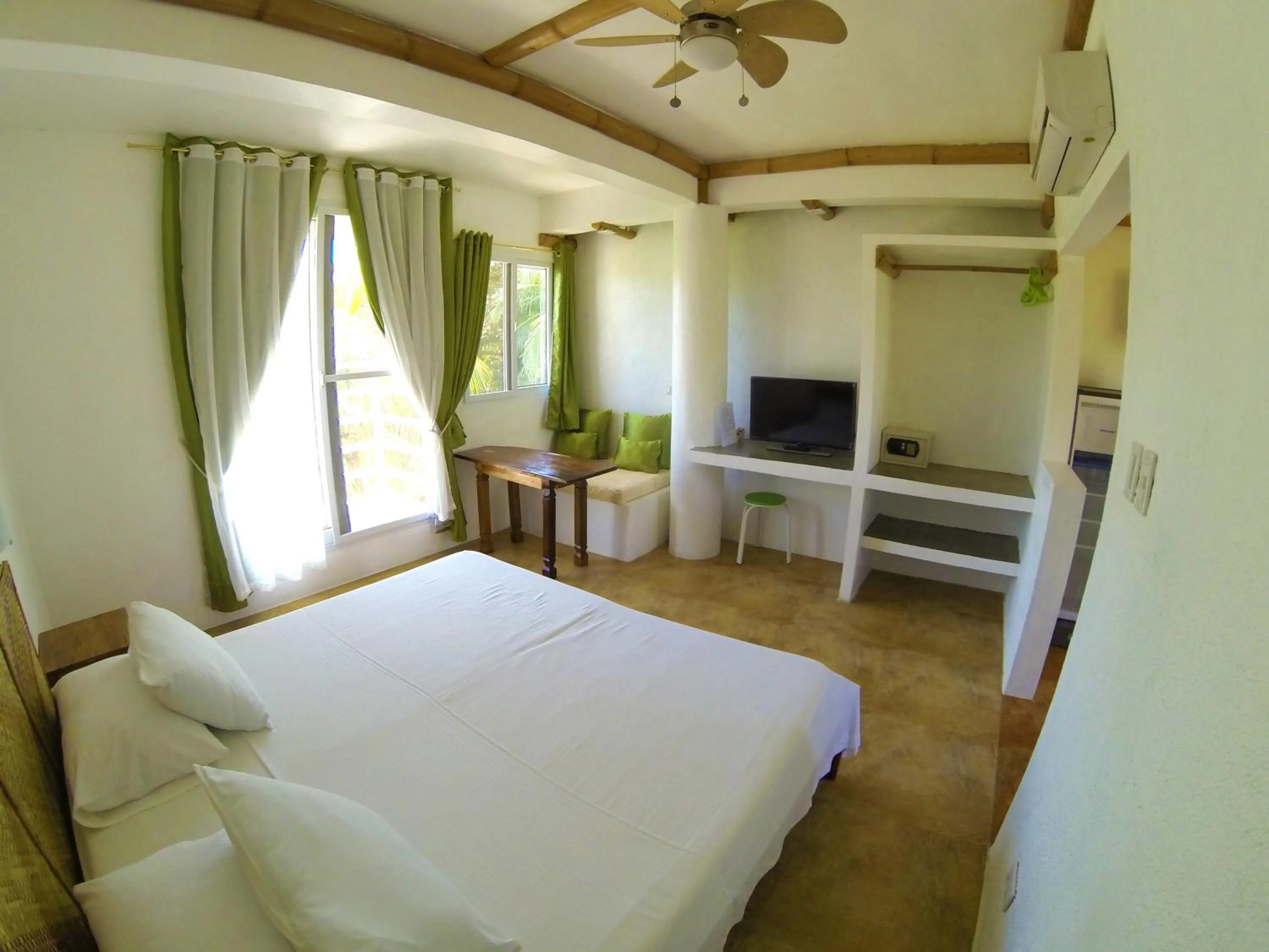 Bed in Lanterna Hotel Boracay