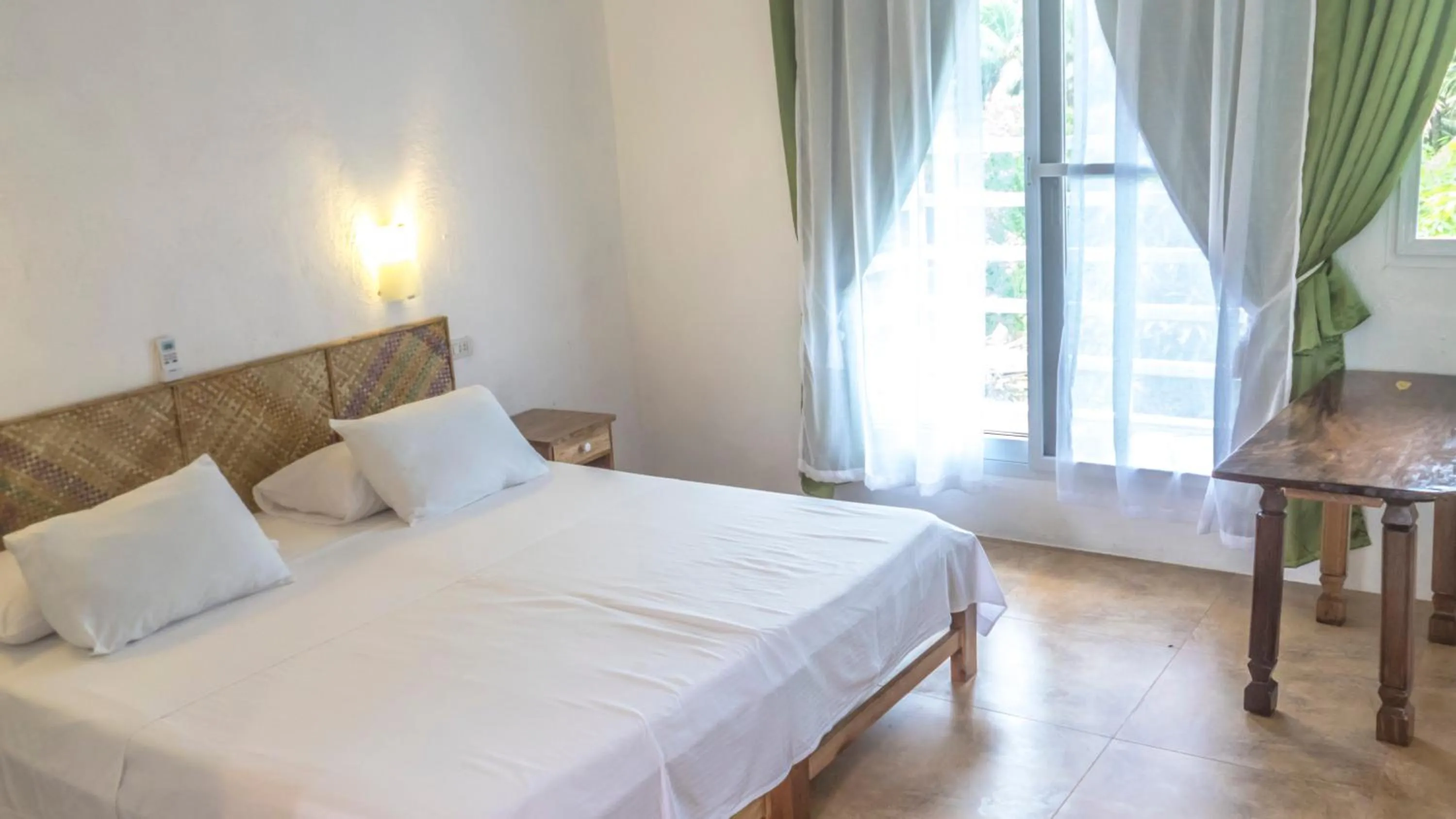 Bed in Lanterna Hotel Boracay