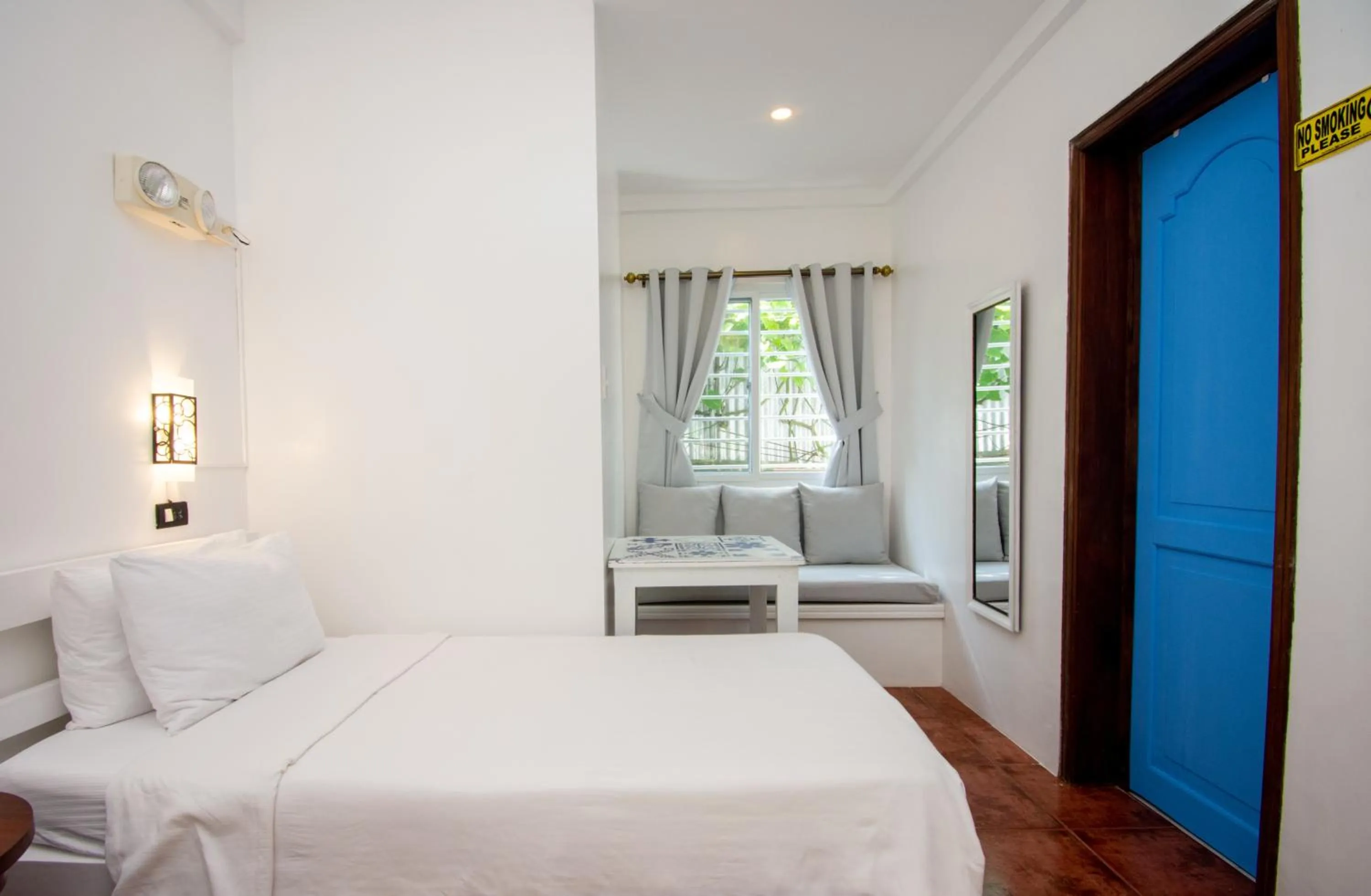 Bed in Lanterna Hotel Boracay