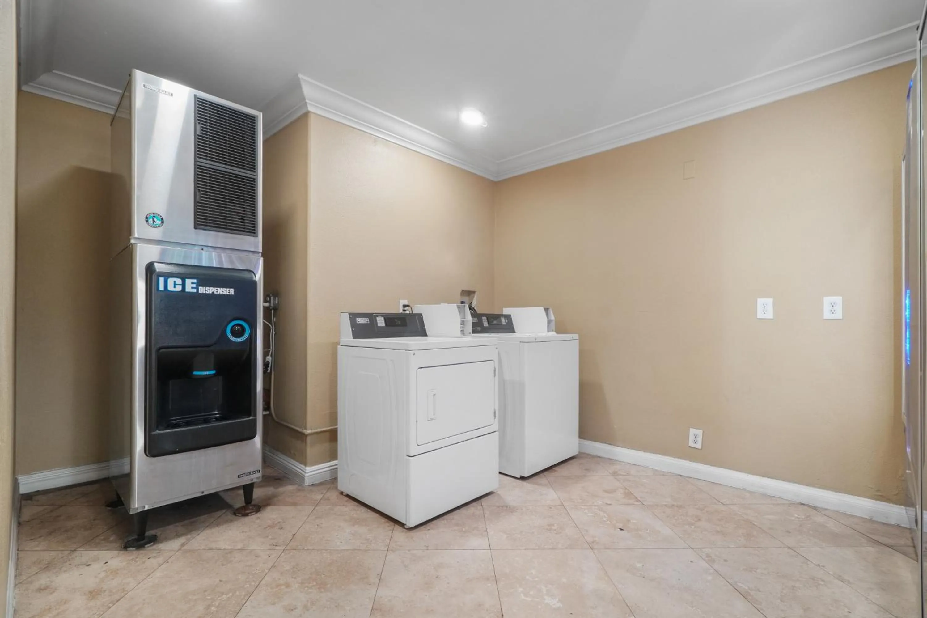 Property building in Santa Fe Inn Los Angeles