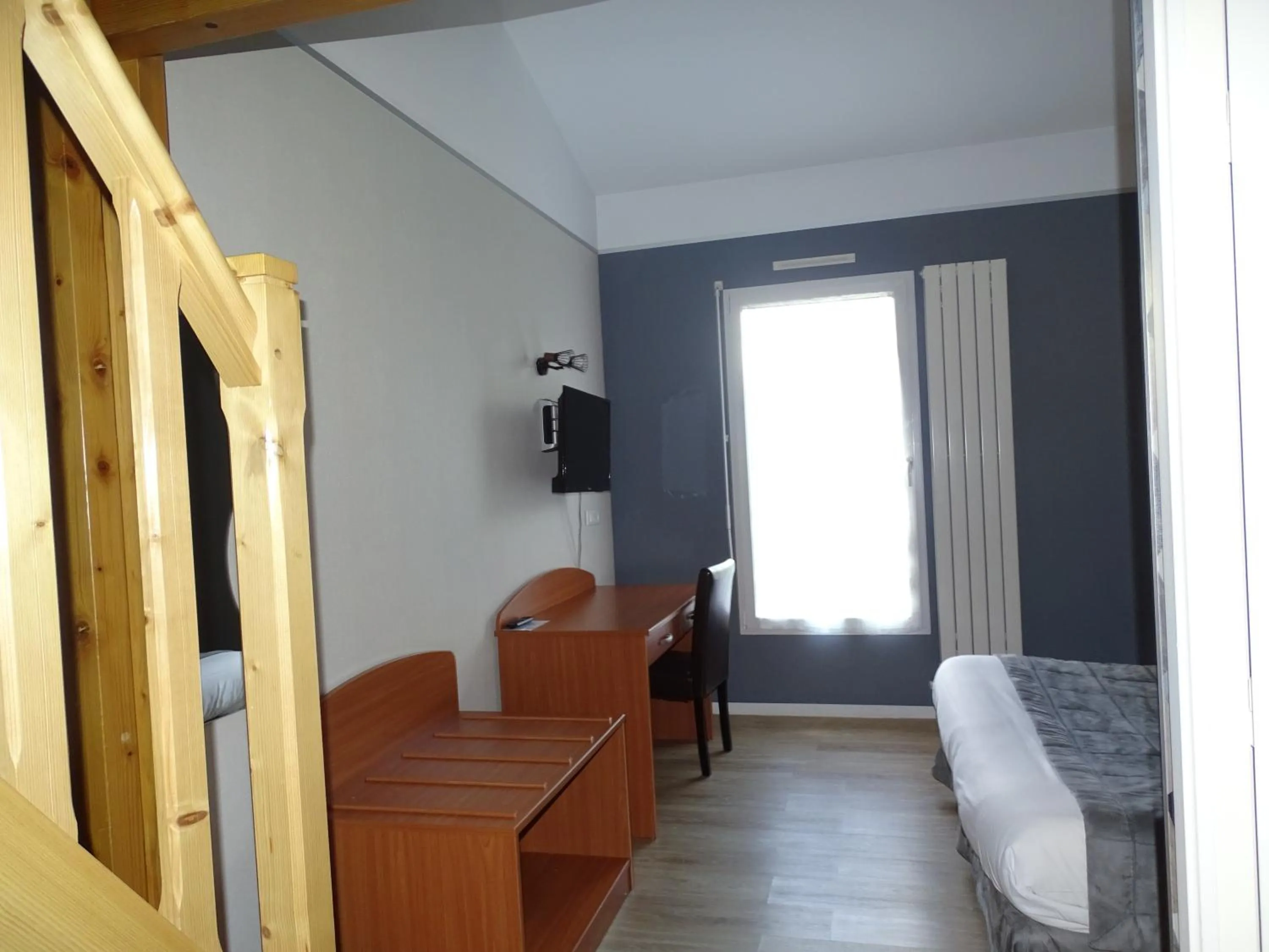 Bed in LOGIS Hôtel LES 3 MARCHANDS