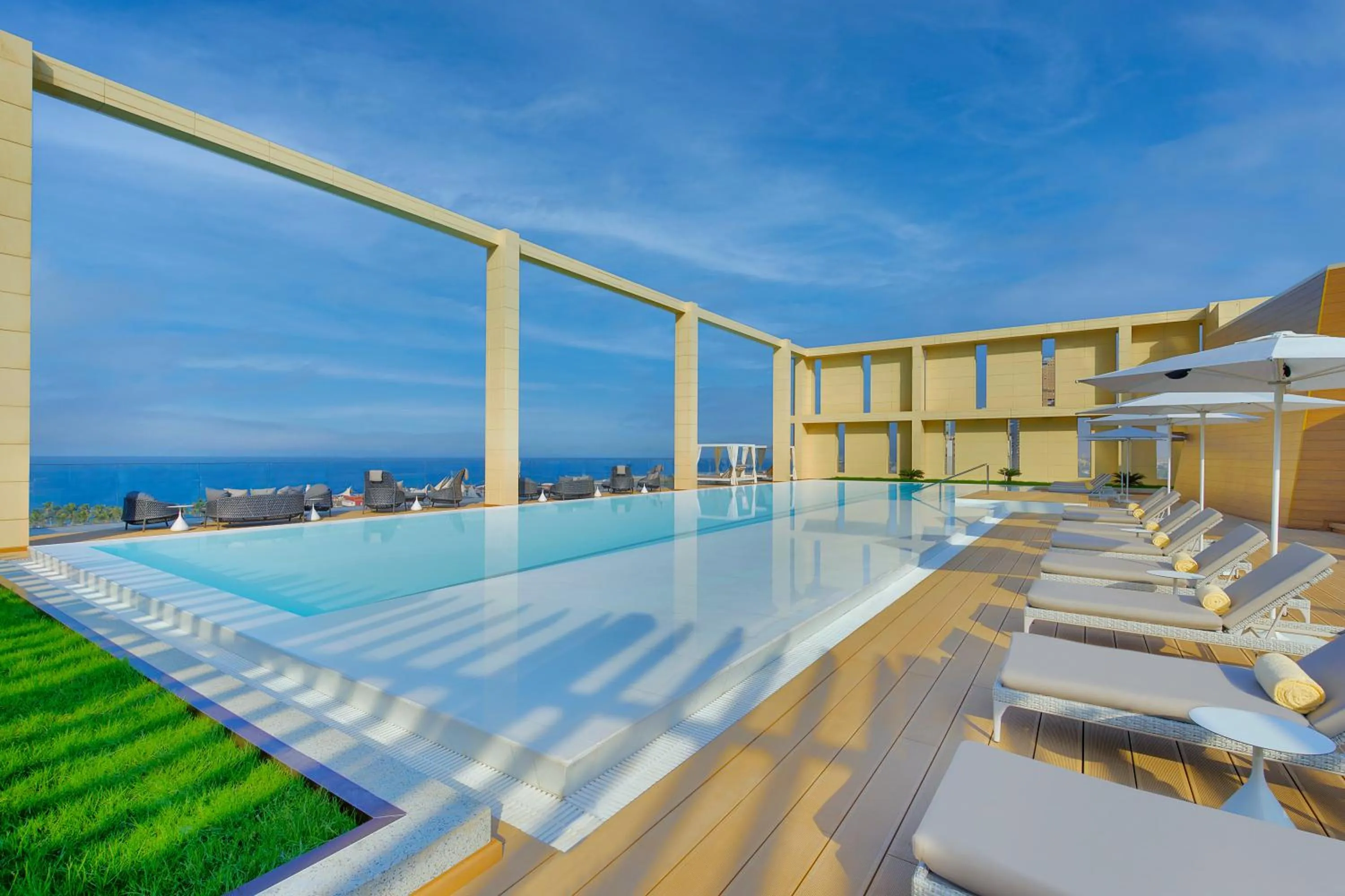 Swimming pool in Shangri-La Jeddah