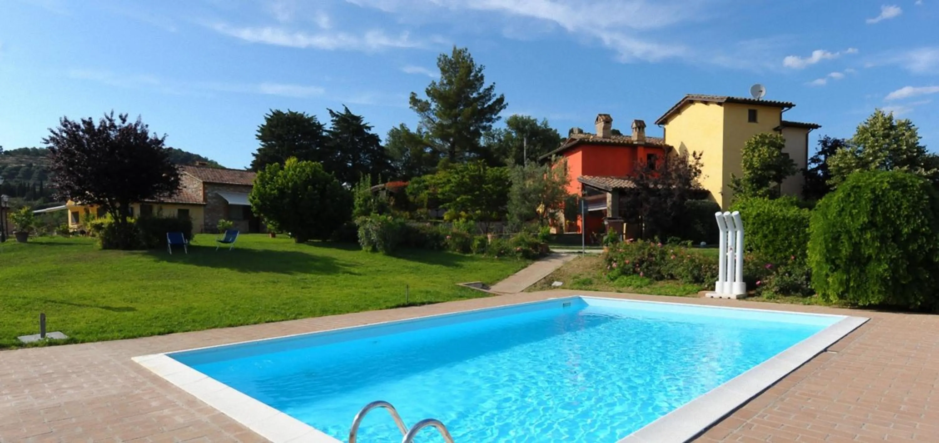 Swimming pool in Borgo Mandoleto - Country Resort & Spa